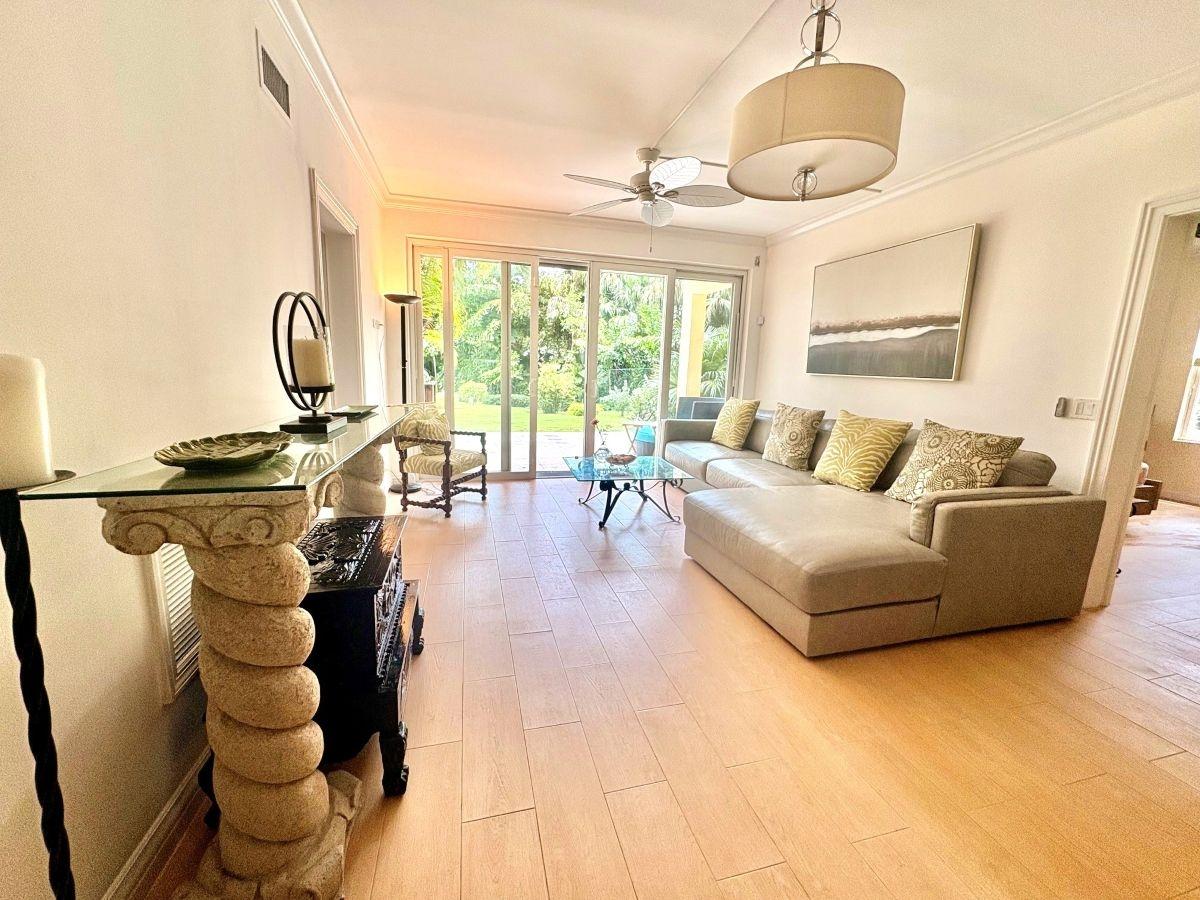 PARADISE ISLAND DR Unit: 10