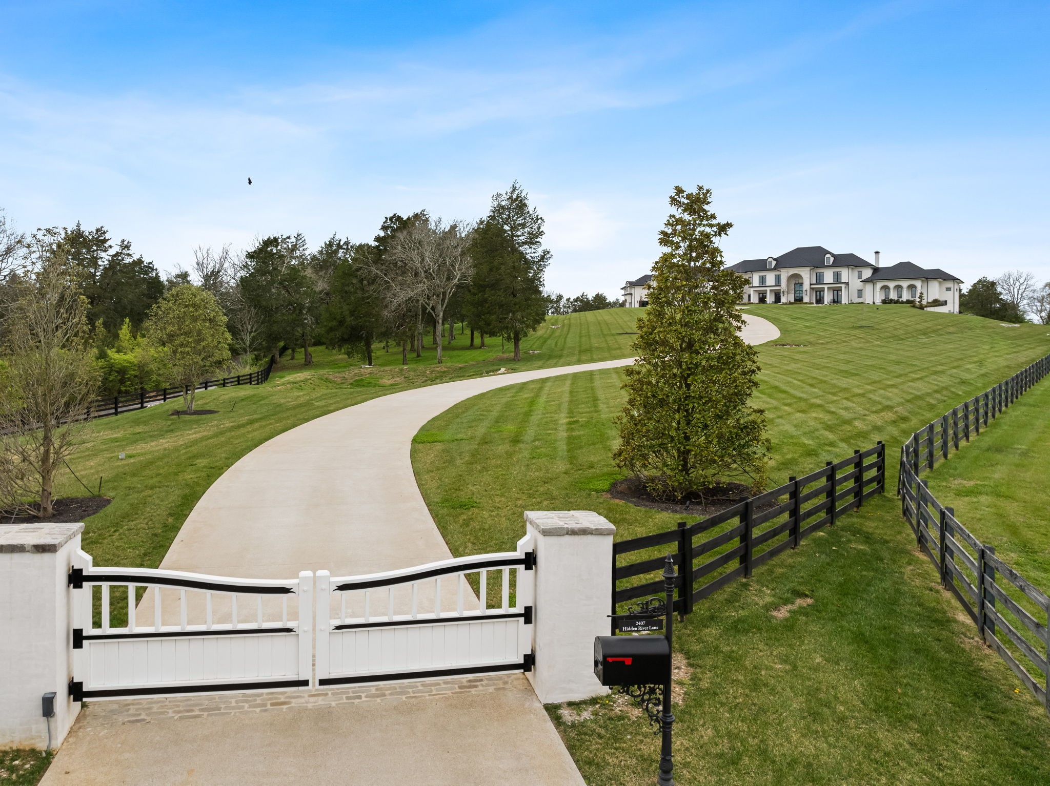 2407 Hidden River Ln