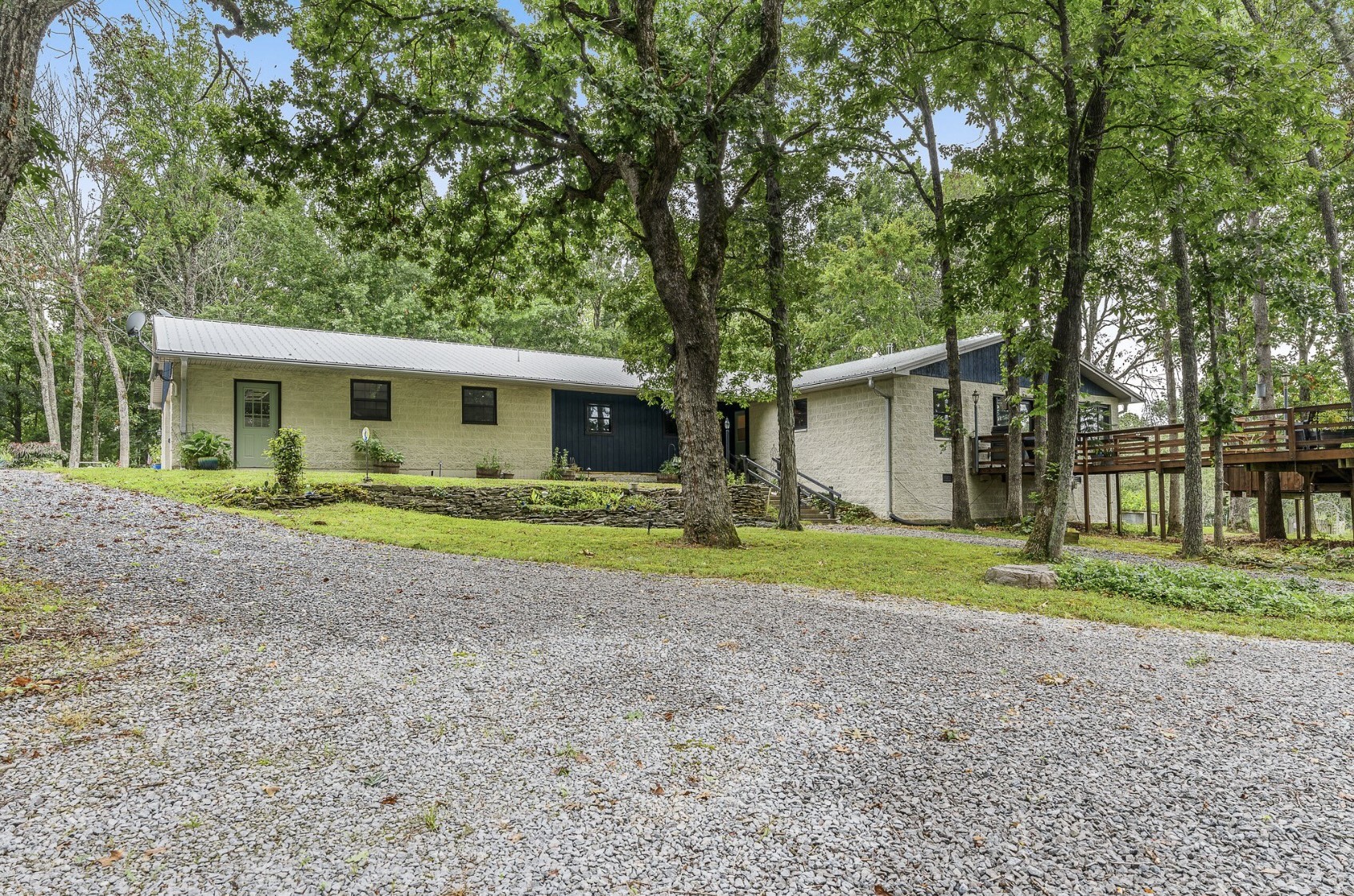 205 Gwynn Rd Unit: Hngr 9
