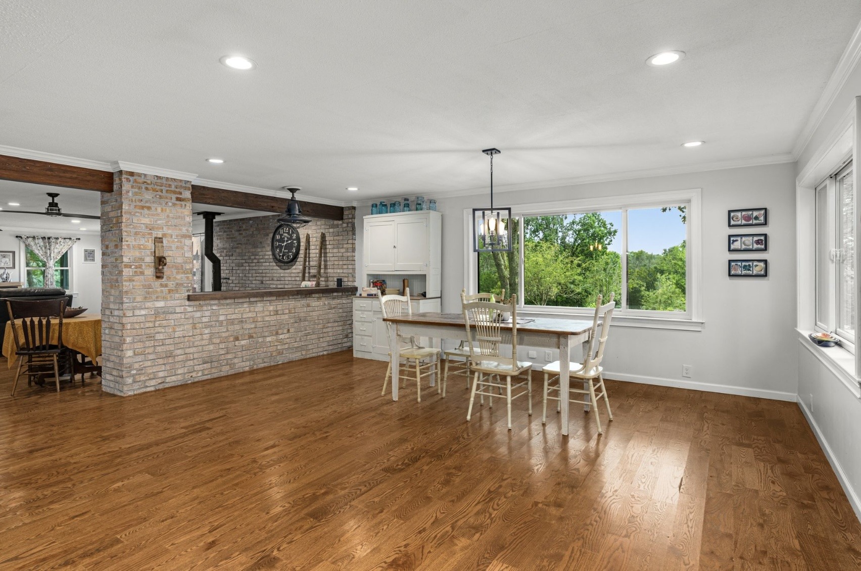 205 Gwynn Rd Unit: Hngr 9