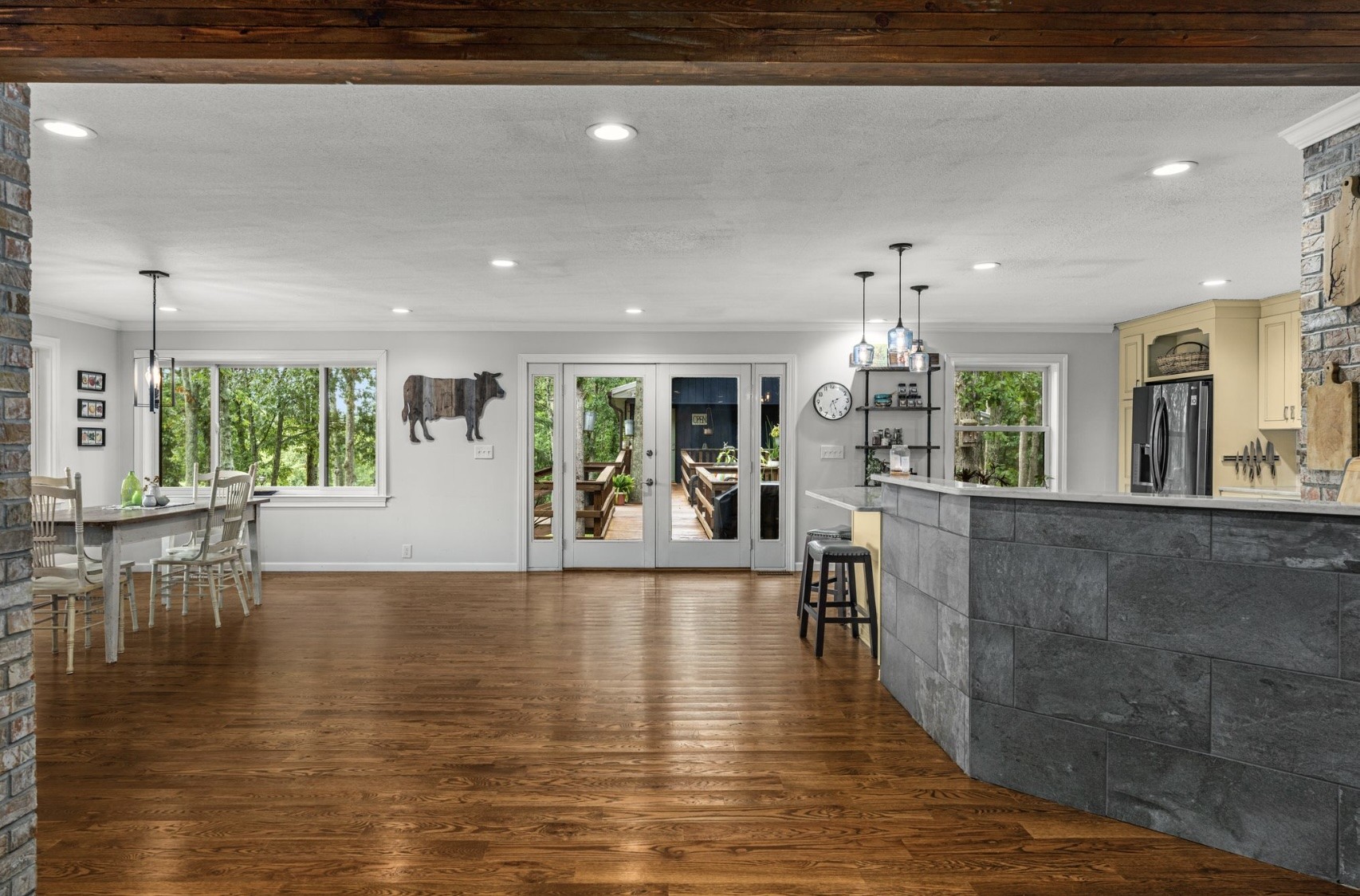 205 Gwynn Rd Unit: Hngr 9