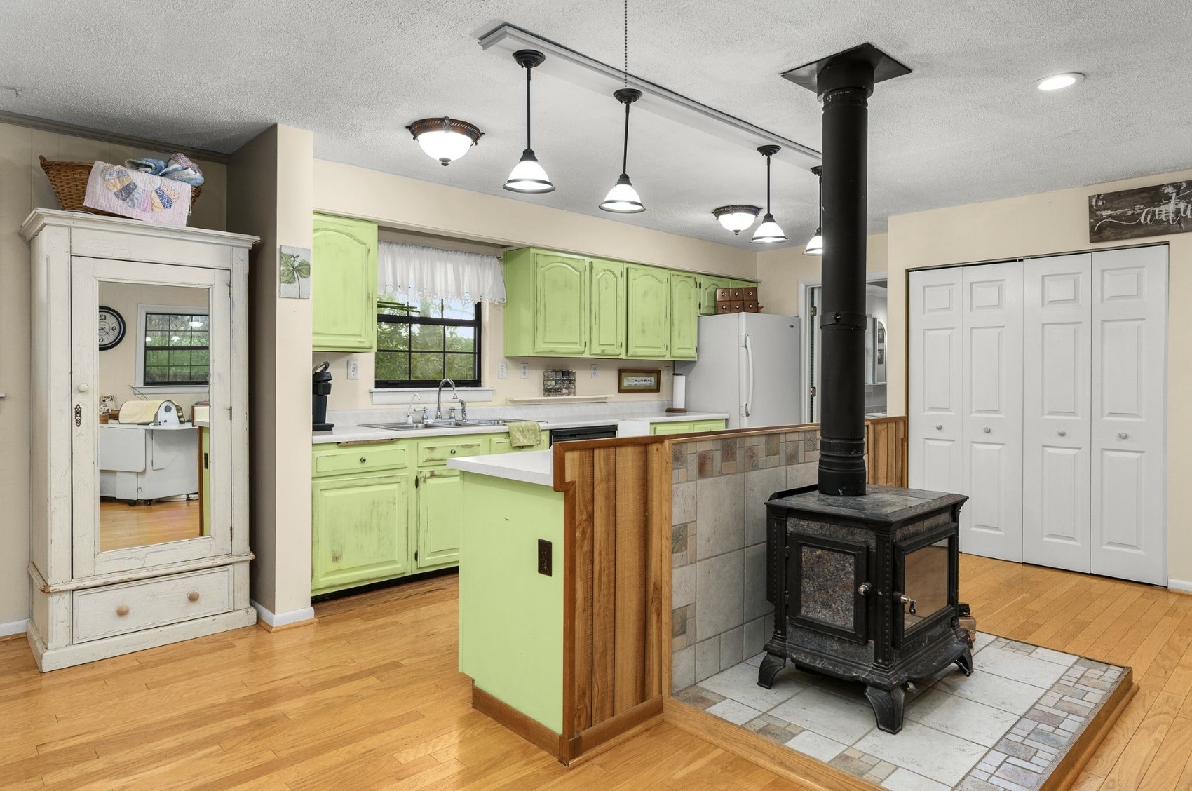 205 Gwynn Rd Unit: Hngr 9