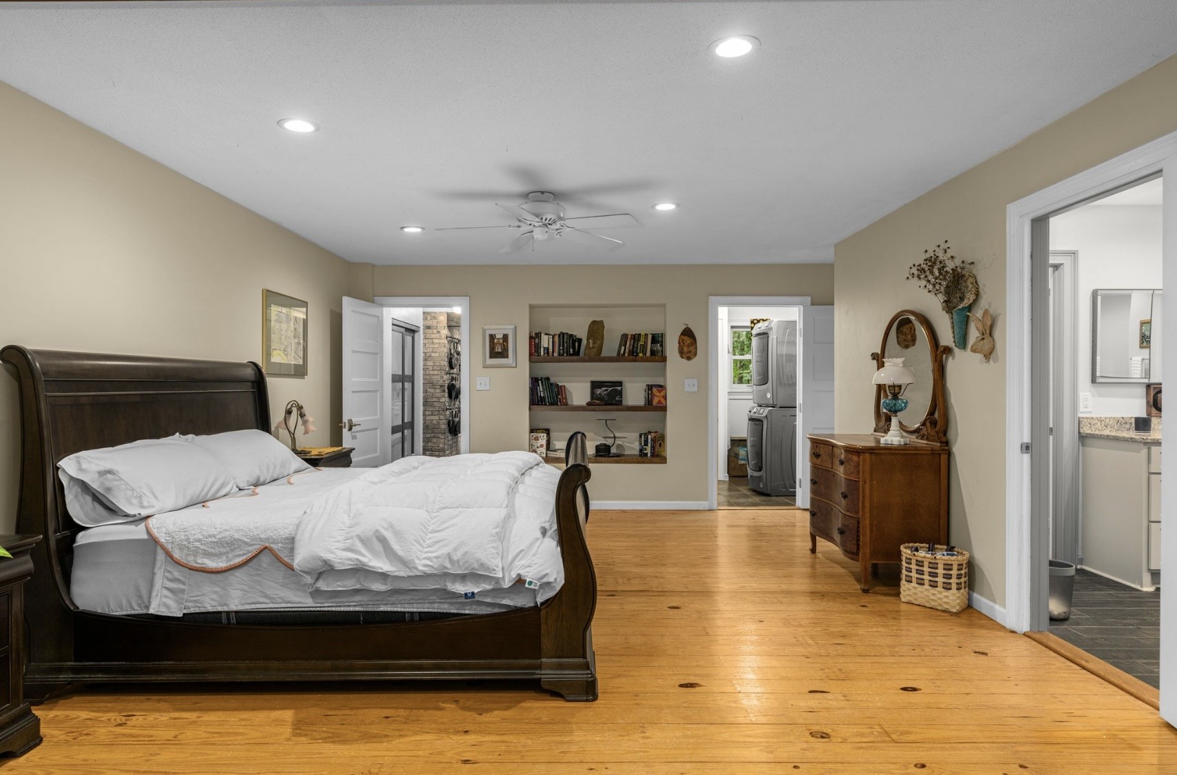 205 Gwynn Rd Unit: Hngr 9