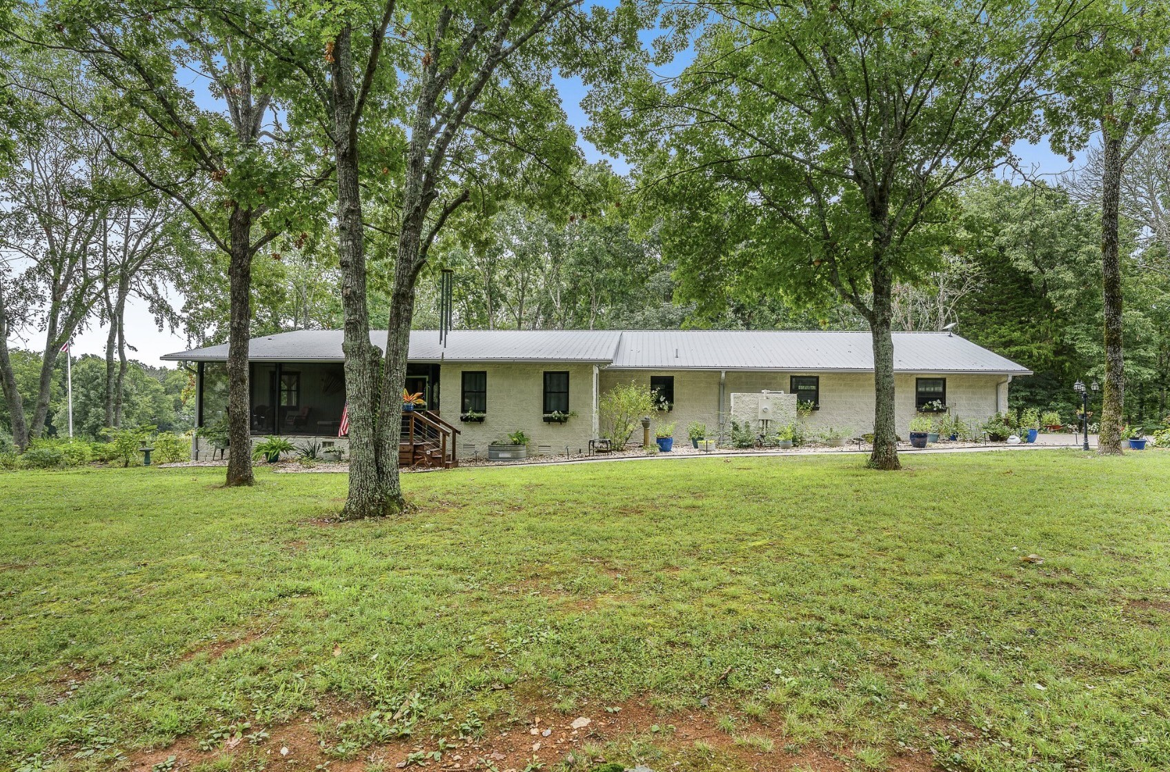 205 Gwynn Rd Unit: Hngr 9