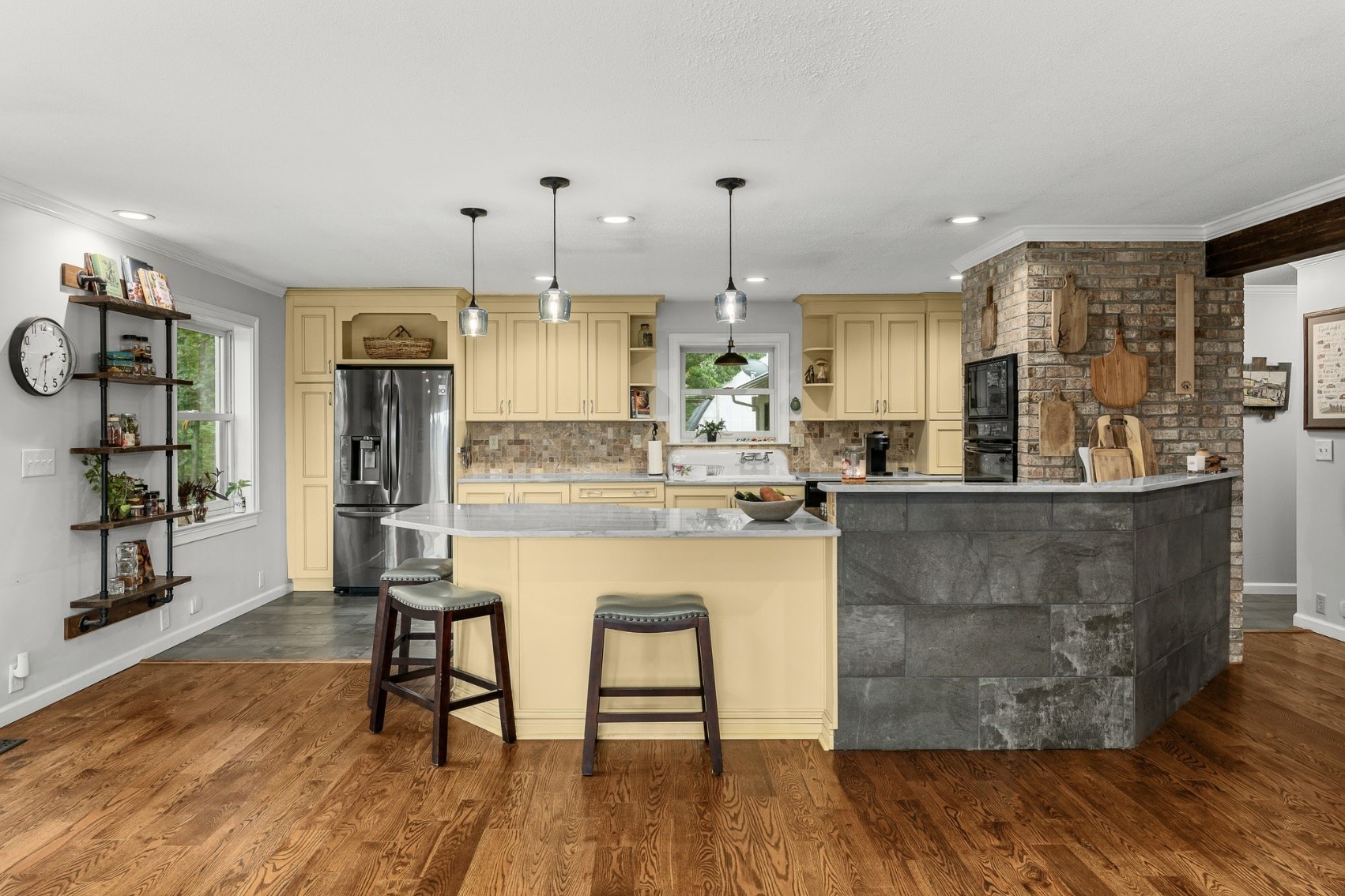205 Gwynn Rd Unit: Hngr 9