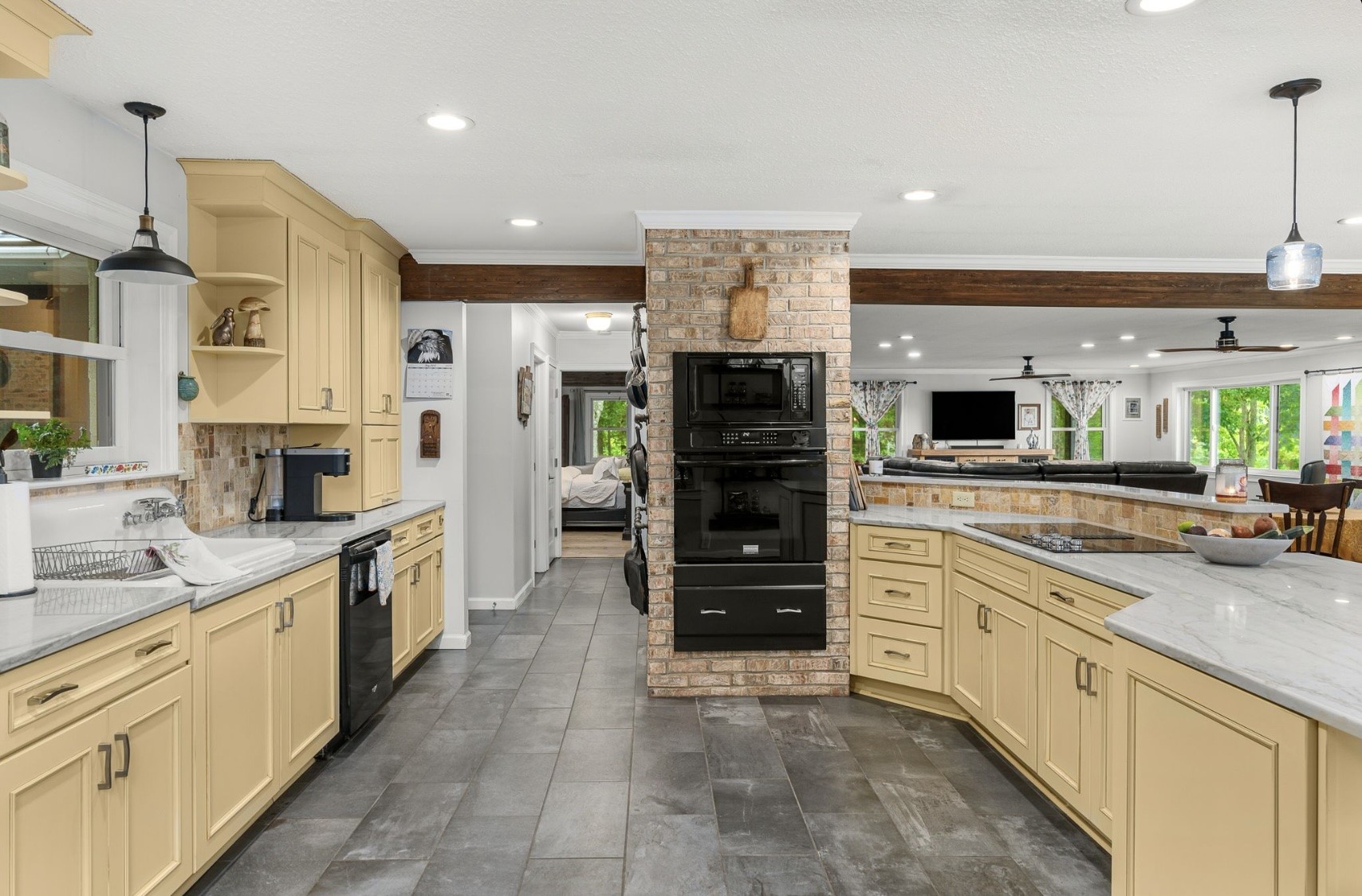 205 Gwynn Rd Unit: Hngr 9