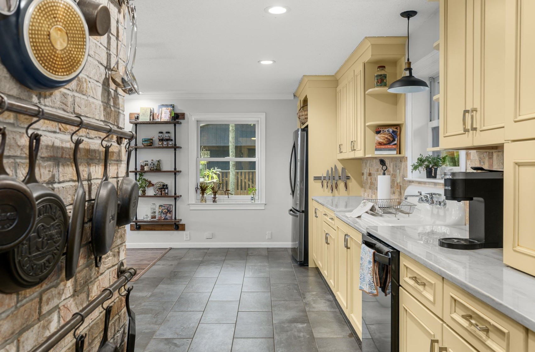 205 Gwynn Rd Unit: Hngr 9