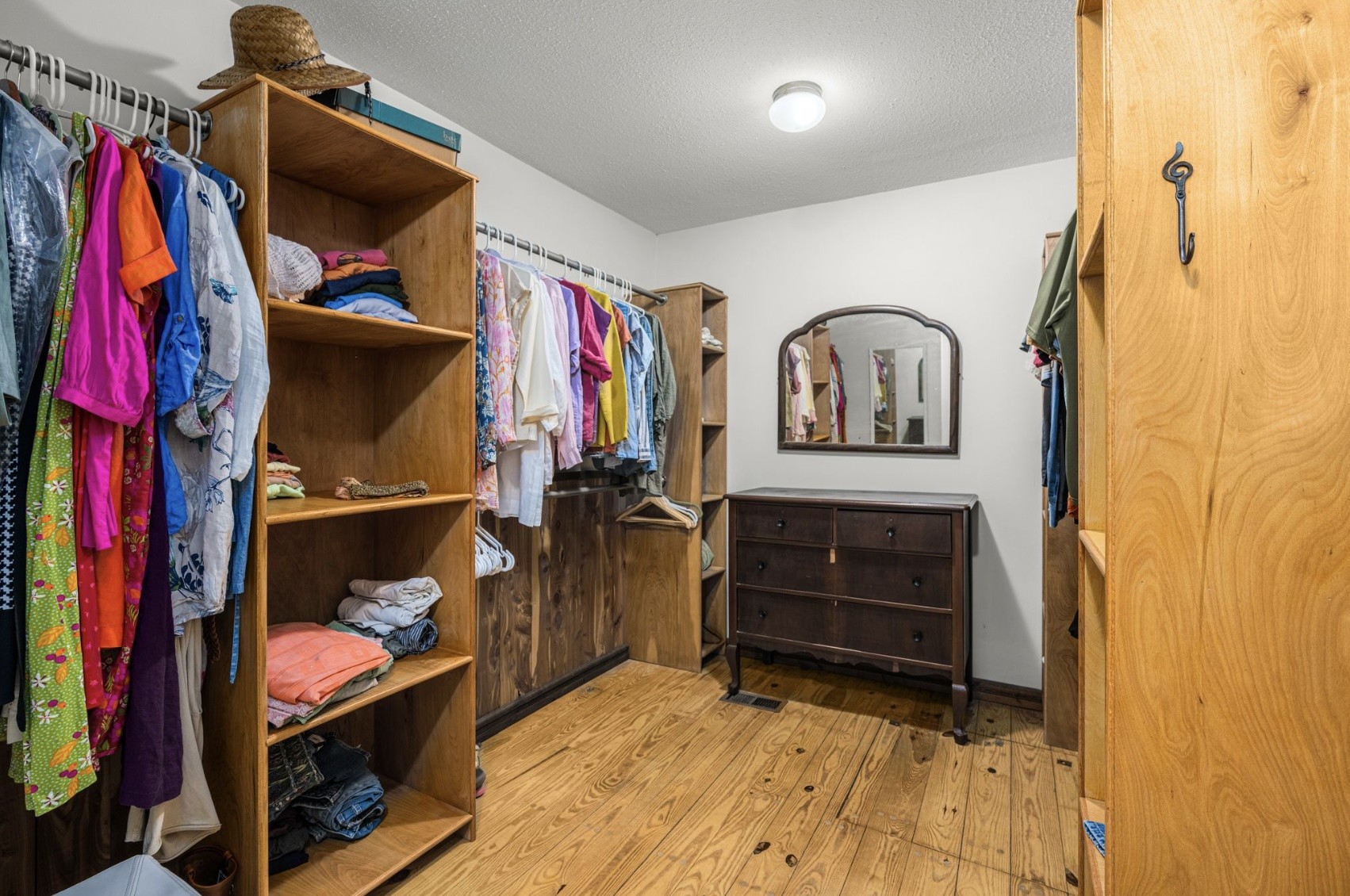 205 Gwynn Rd Unit: Hngr 9