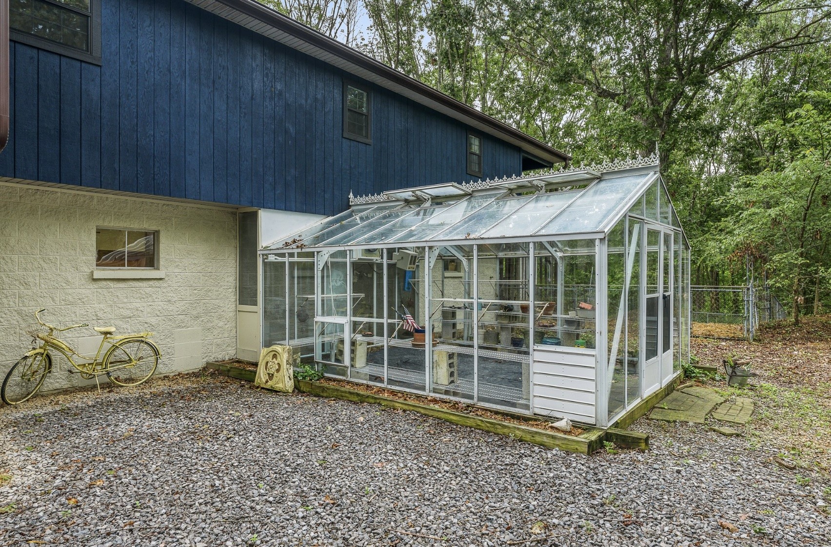 205 Gwynn Rd Unit: Hngr 9
