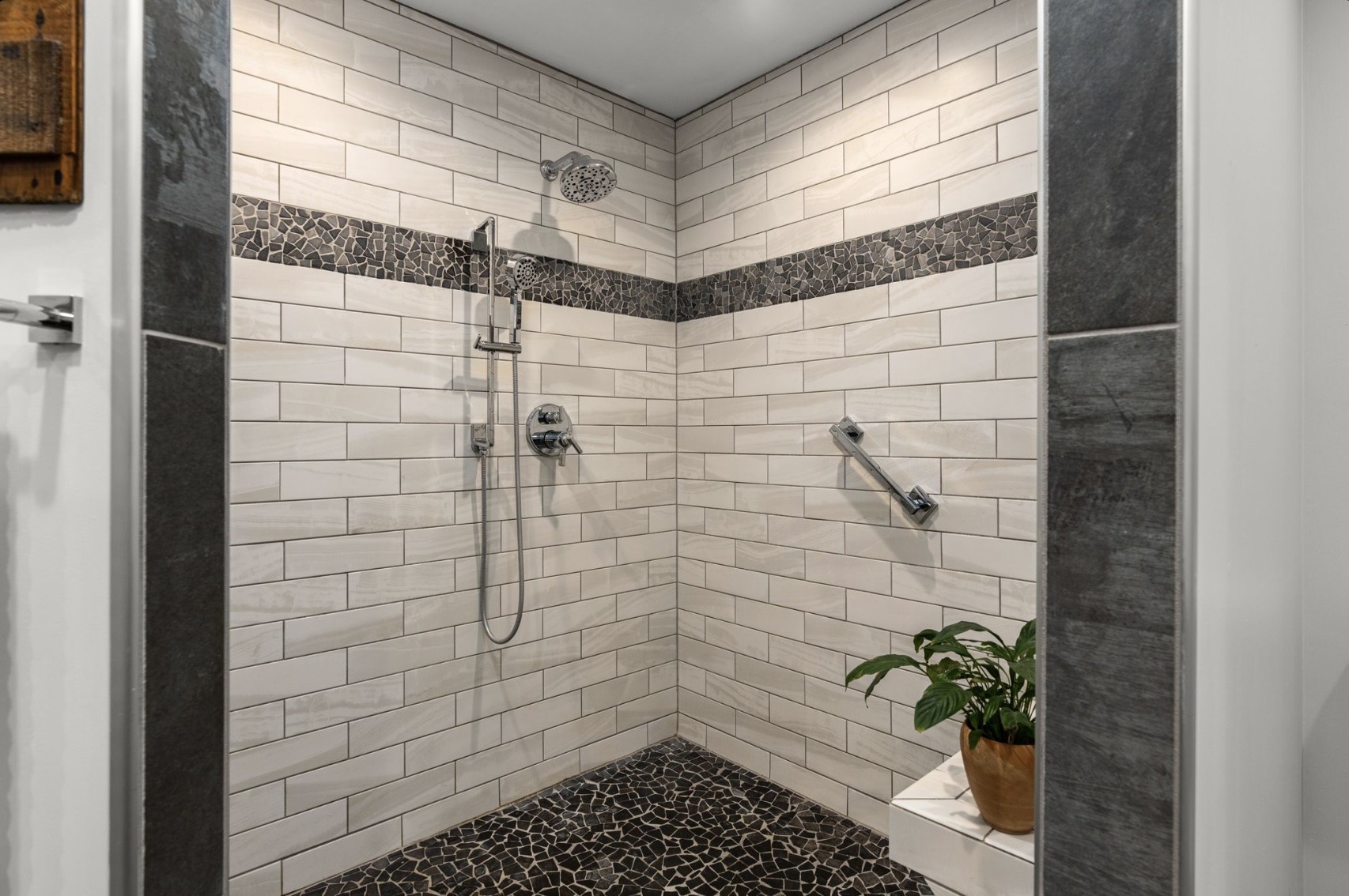 205 Gwynn Rd Unit: Hngr 9