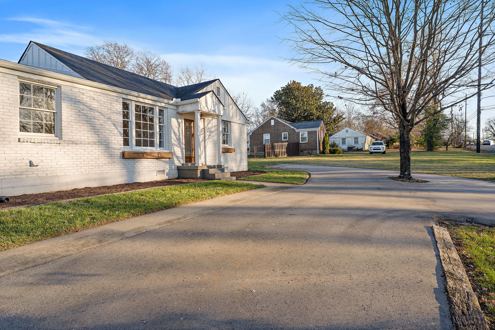 2245 Stratford Ave
