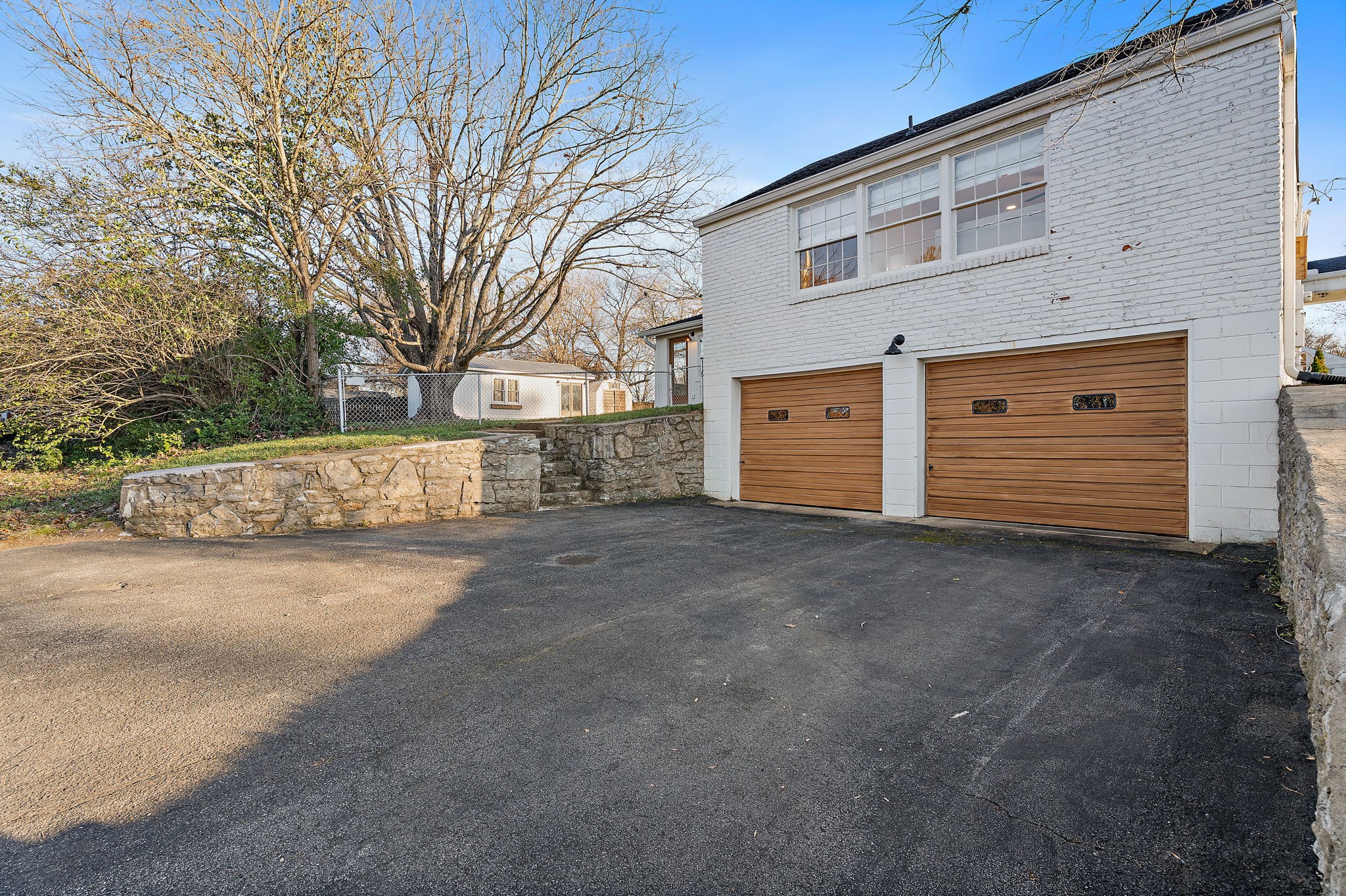 2245 Stratford Ave