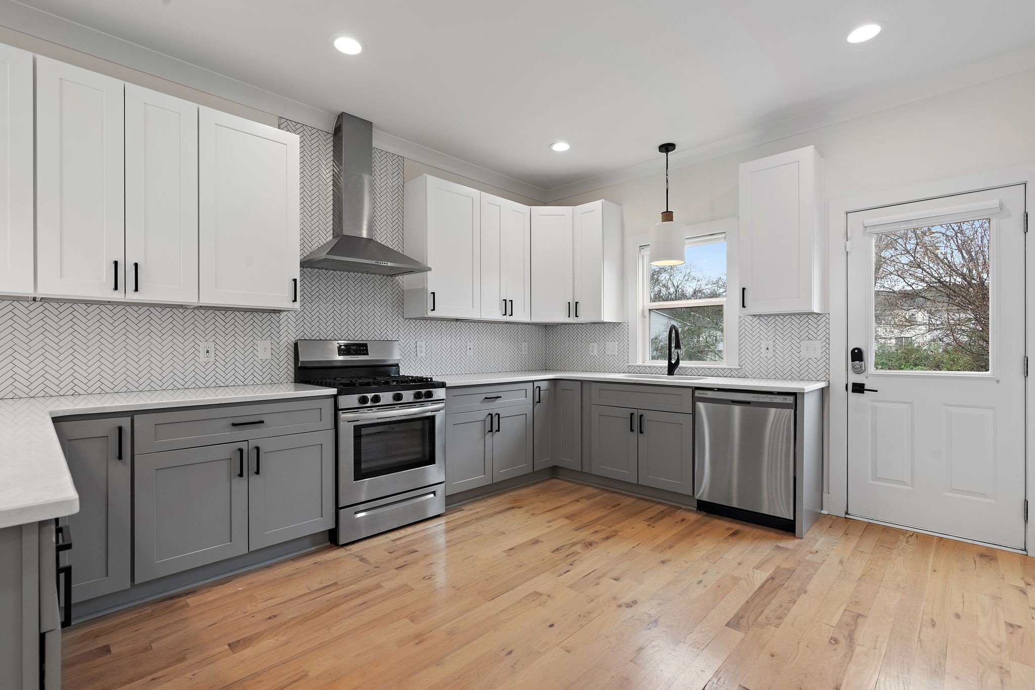 114 Lanier Dr