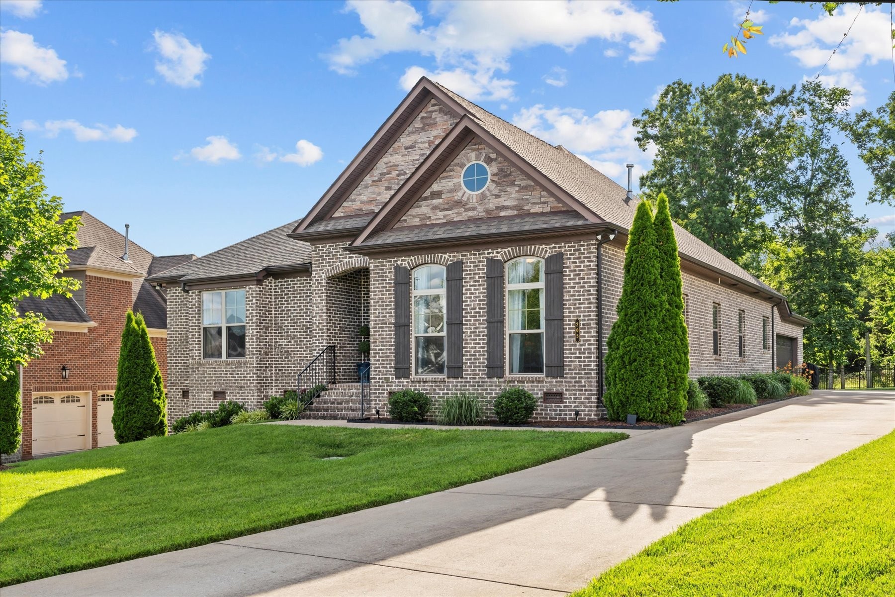 205 Everett Ct