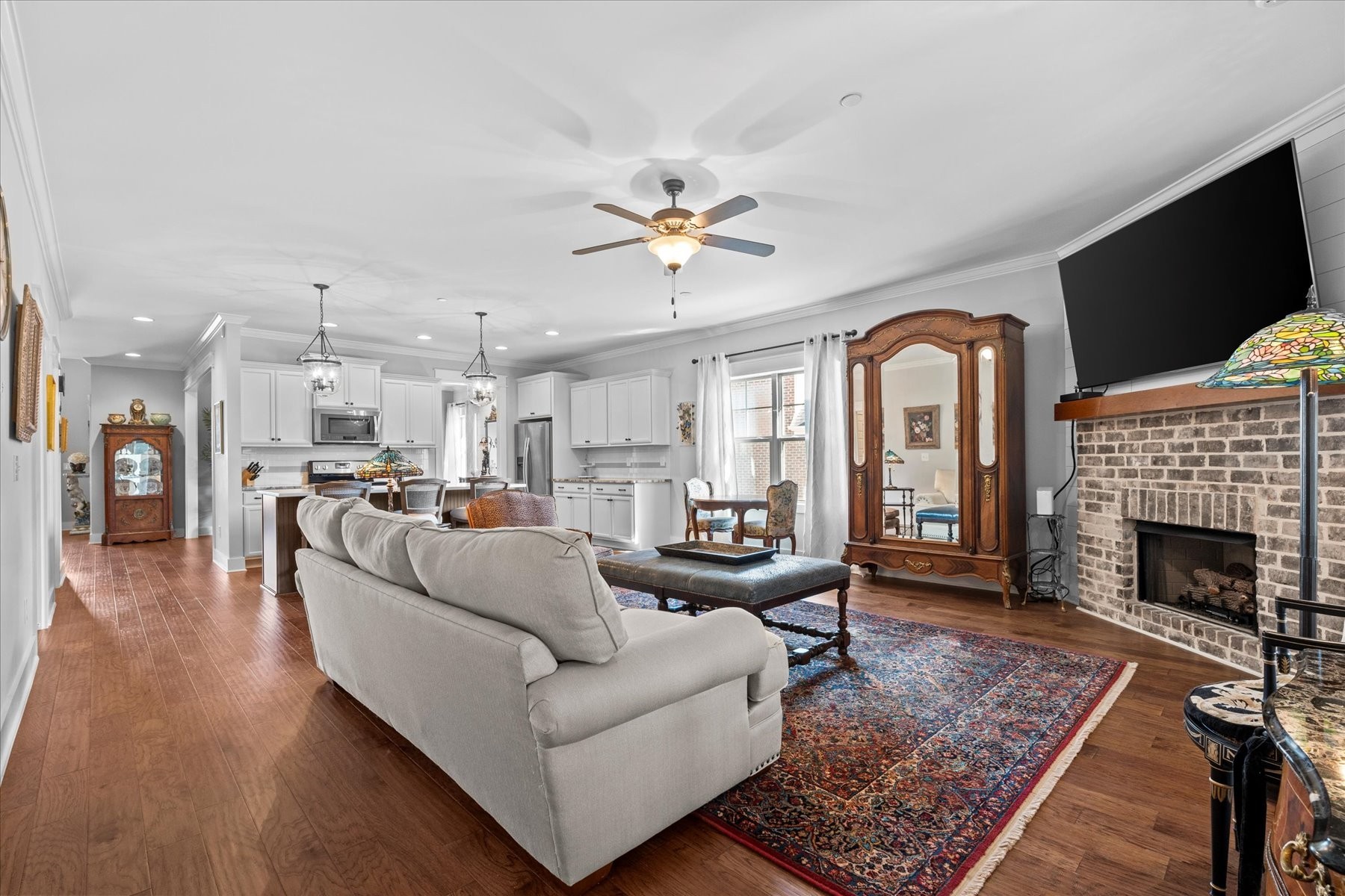 205 Everett Ct
