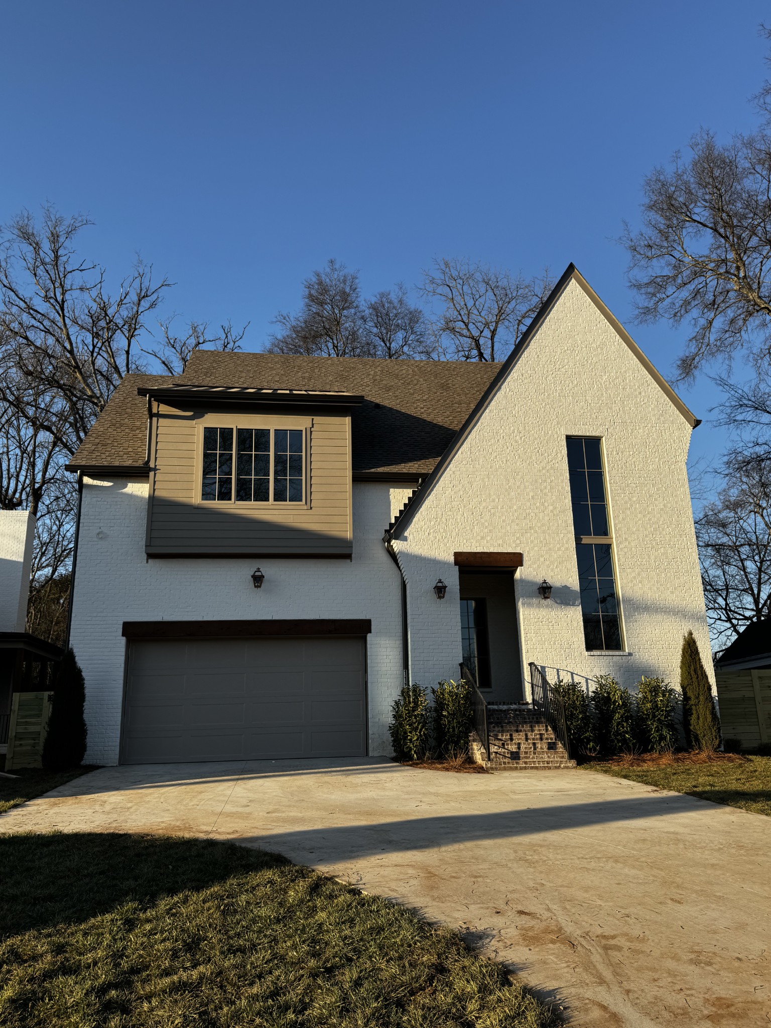 1114 Graybar Ln