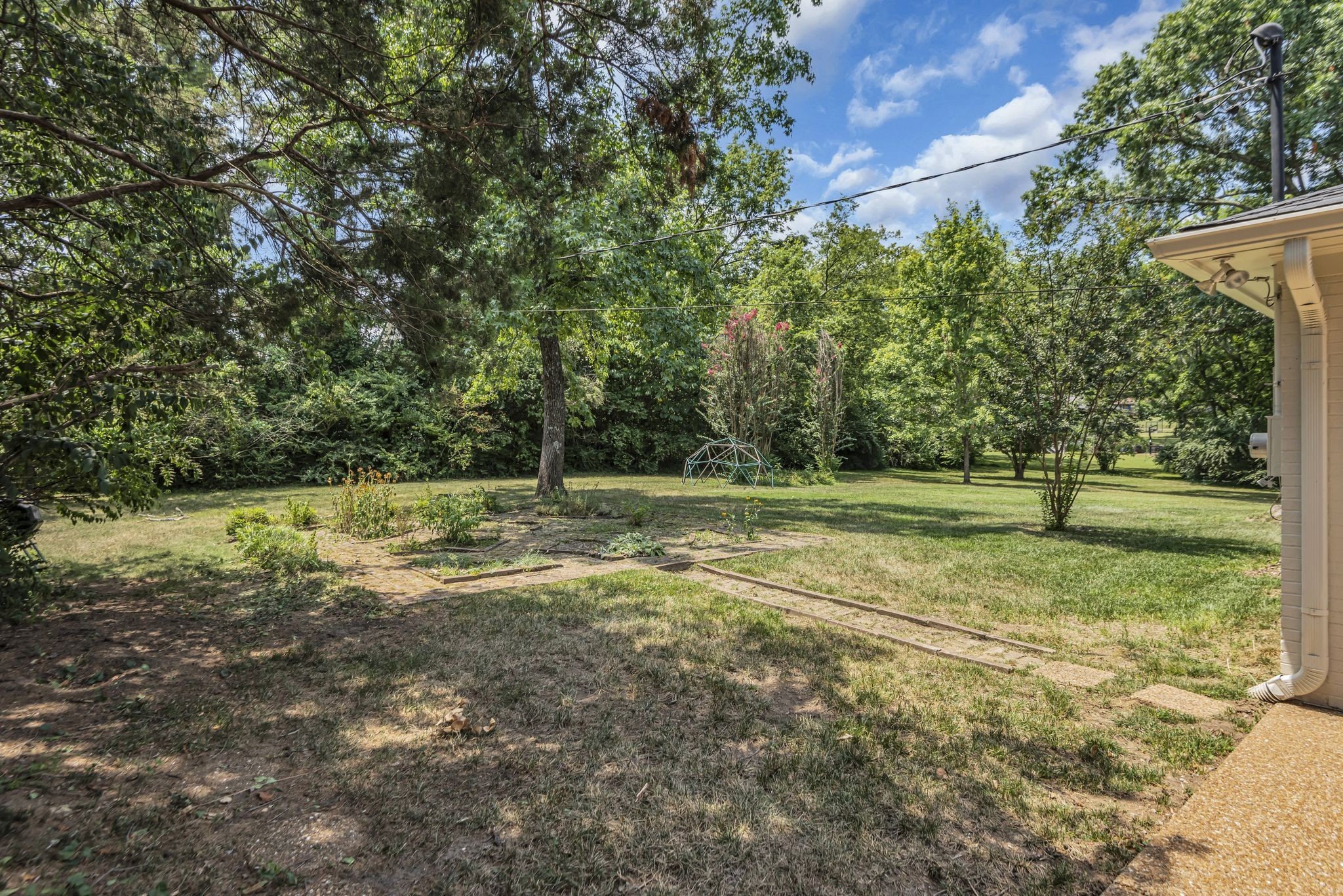 1209 Tyne Blvd