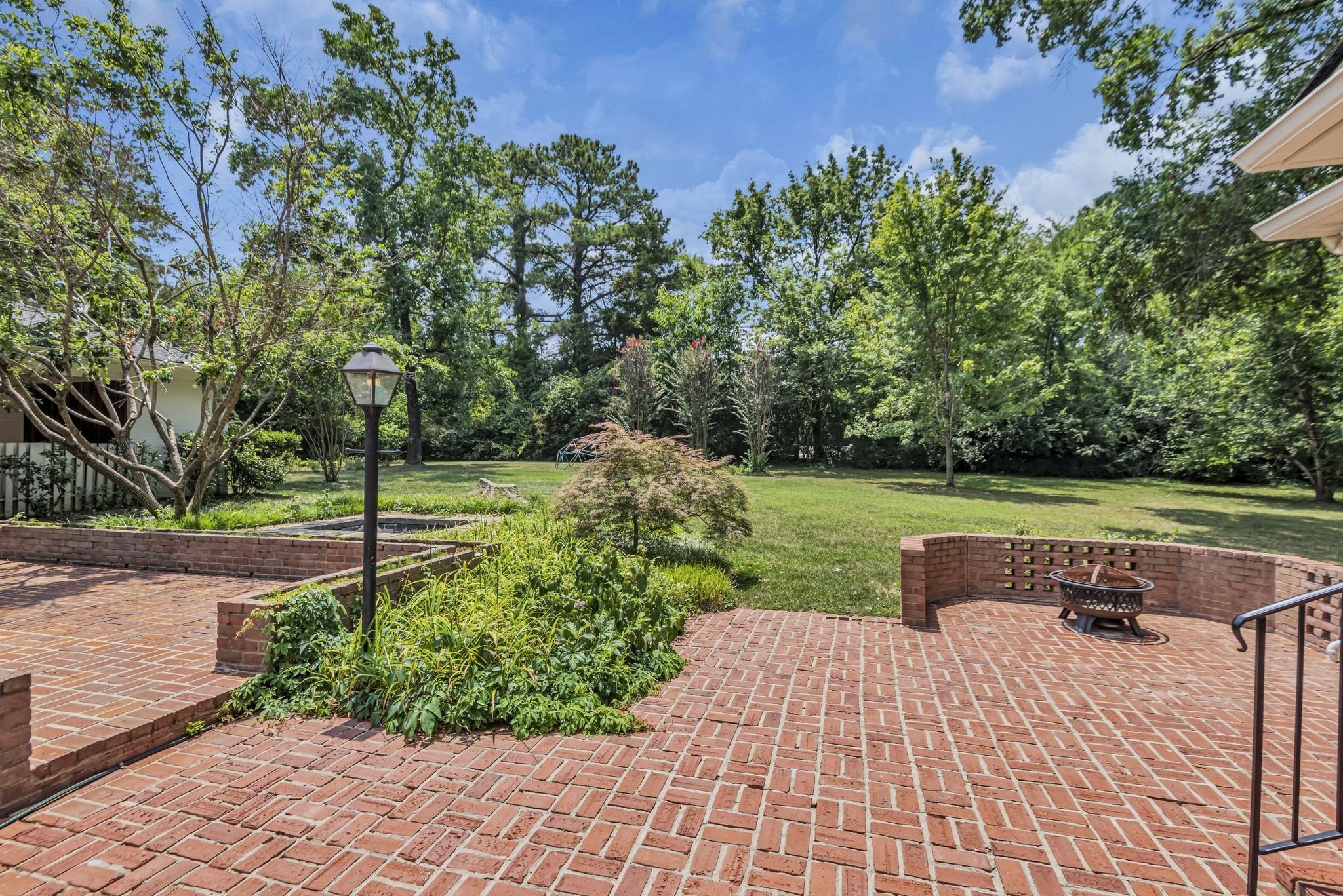 1209 Tyne Blvd