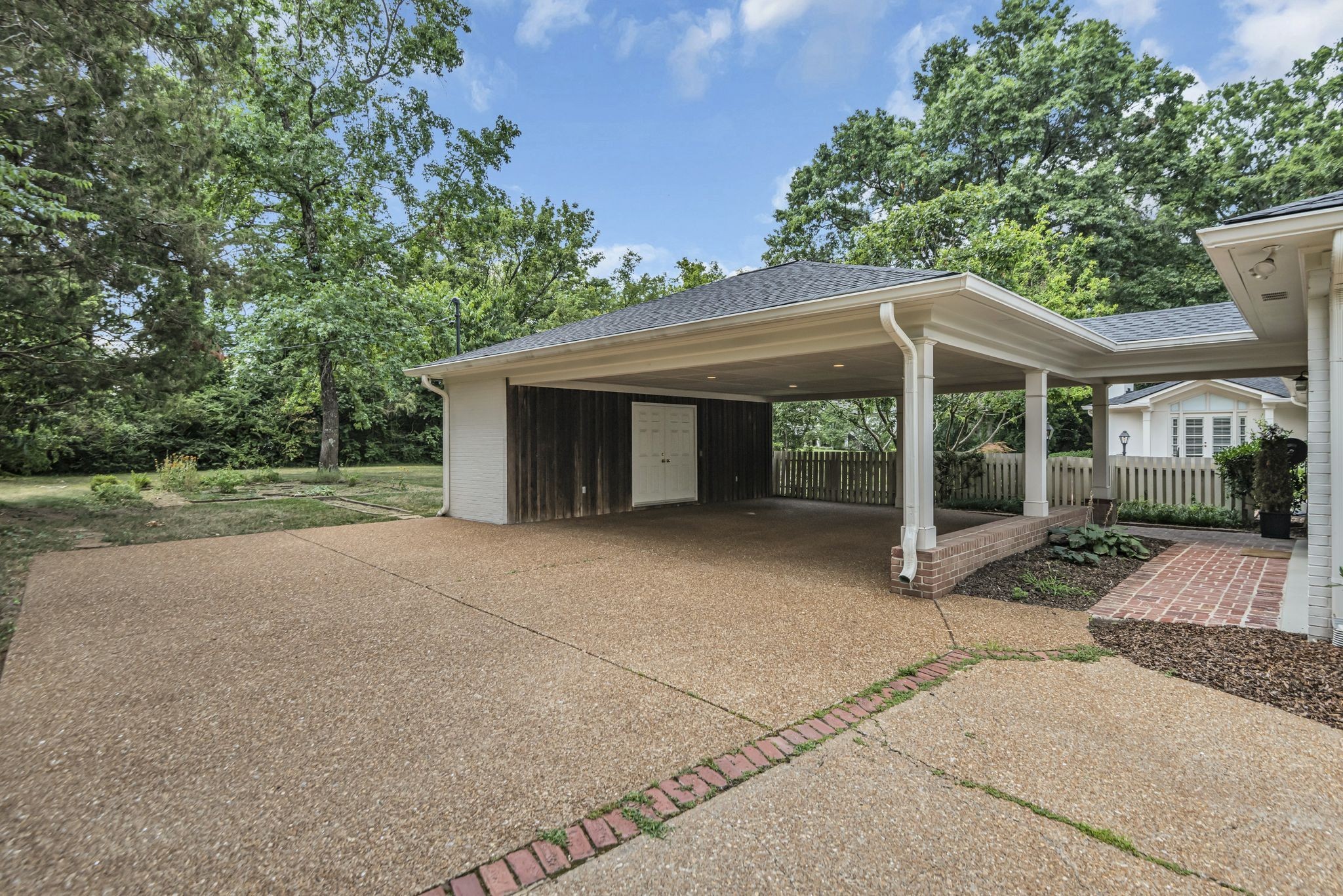 1209 Tyne Blvd