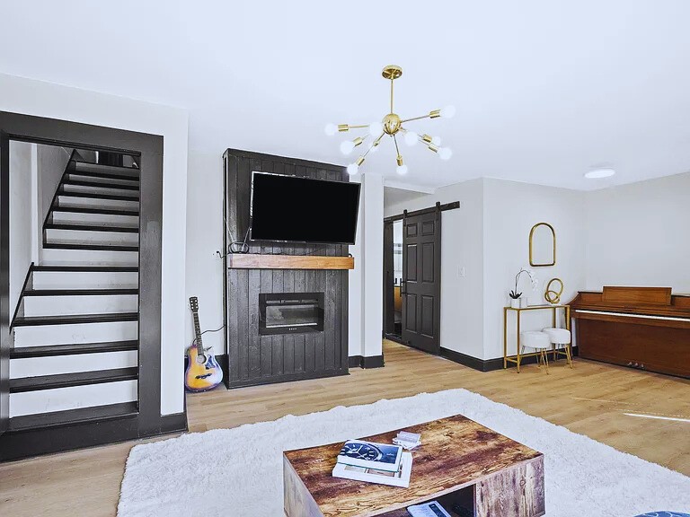 1816 Jo Johnston Ave