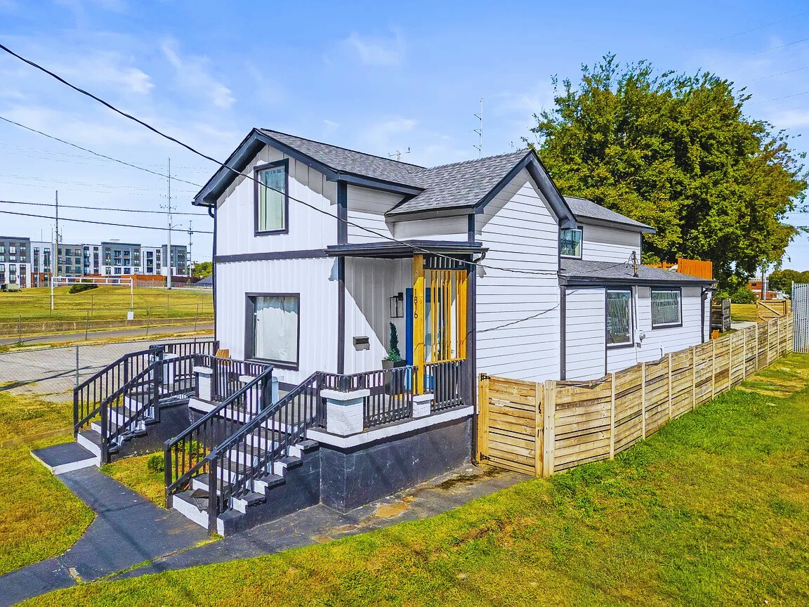 1816 Jo Johnston Ave