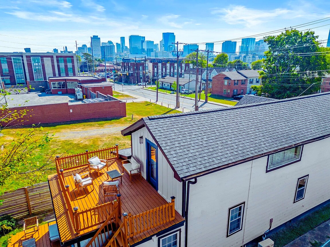 1816 Jo Johnston Ave