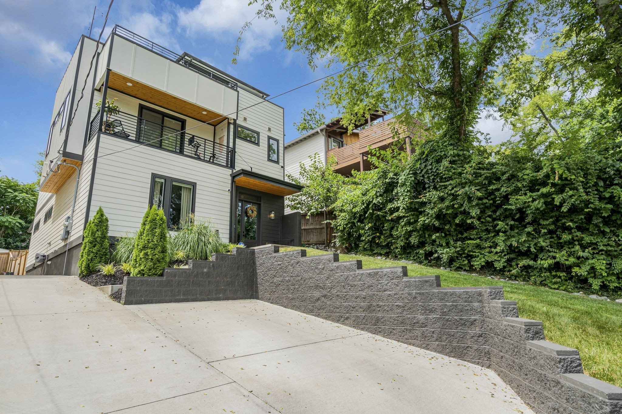 409 Moore Ave