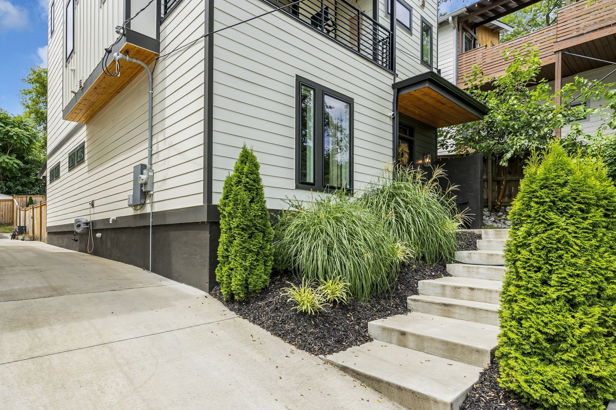 409 Moore Ave