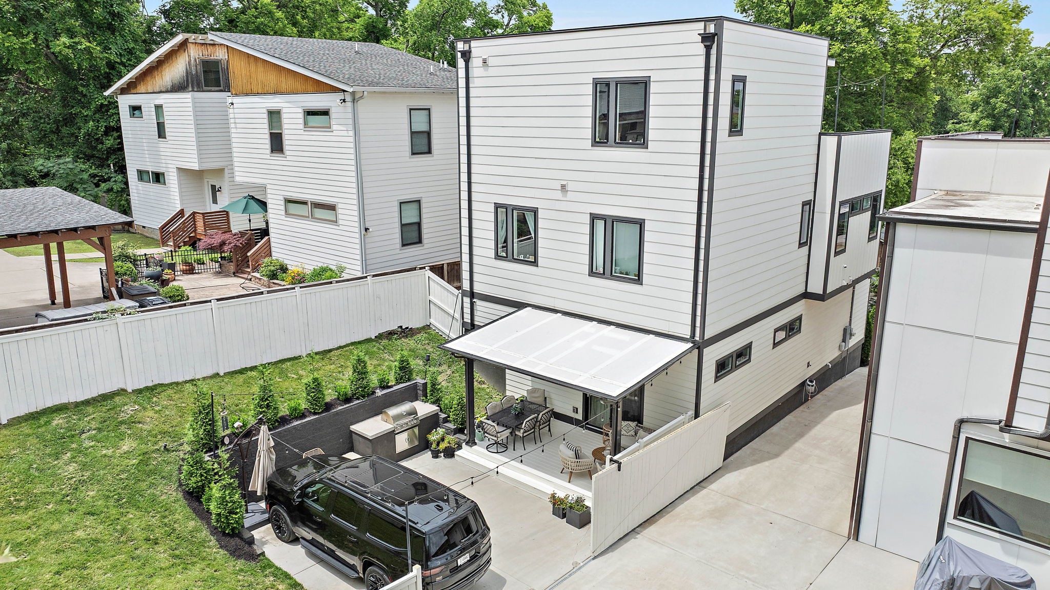 409 Moore Ave