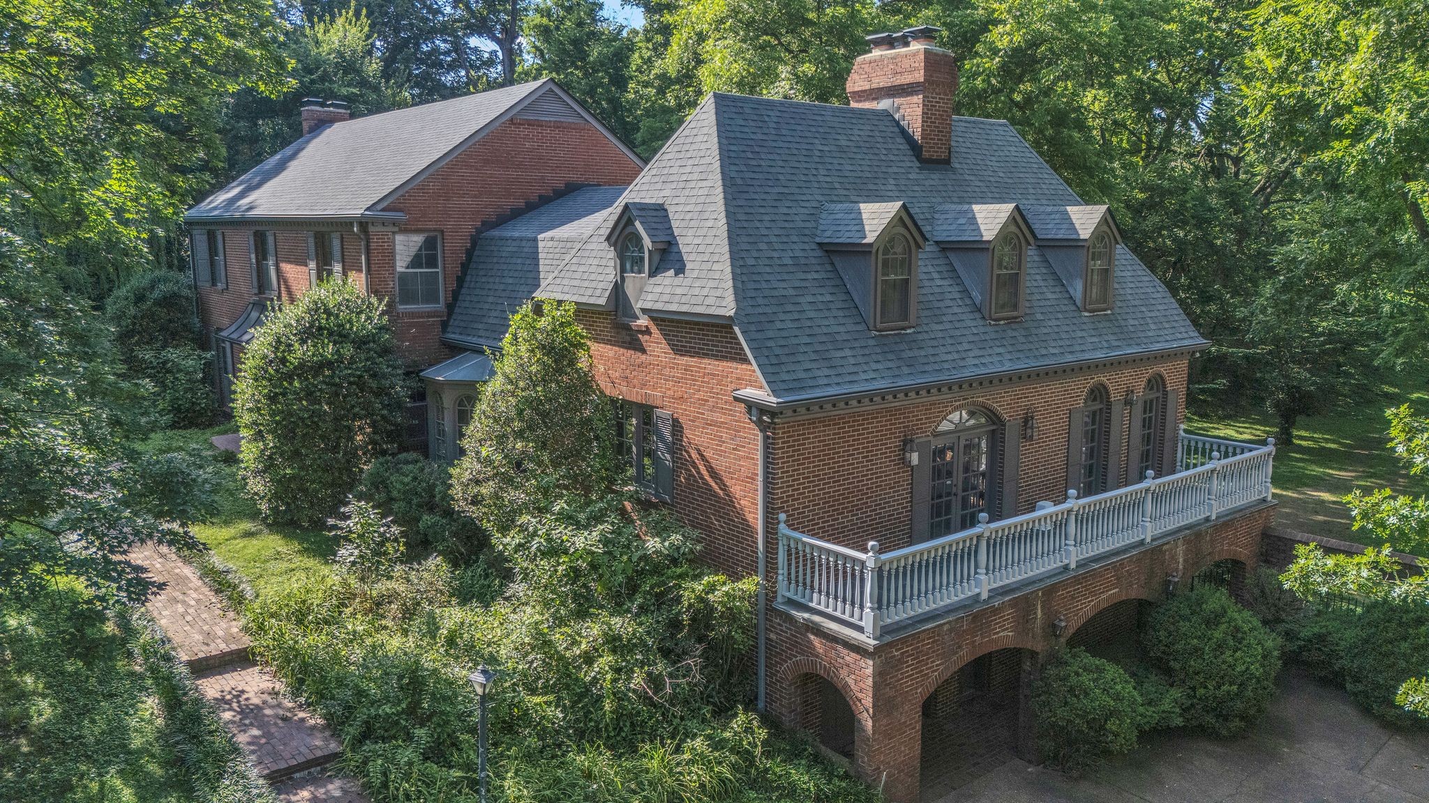 1038 Tyne Blvd