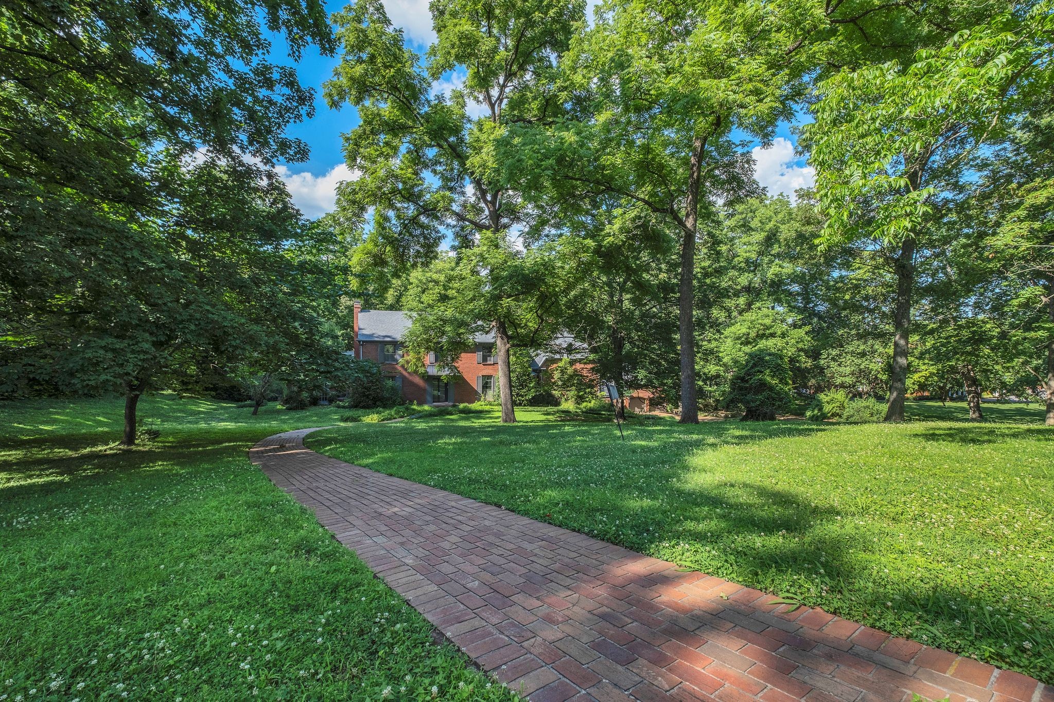 1038 Tyne Blvd