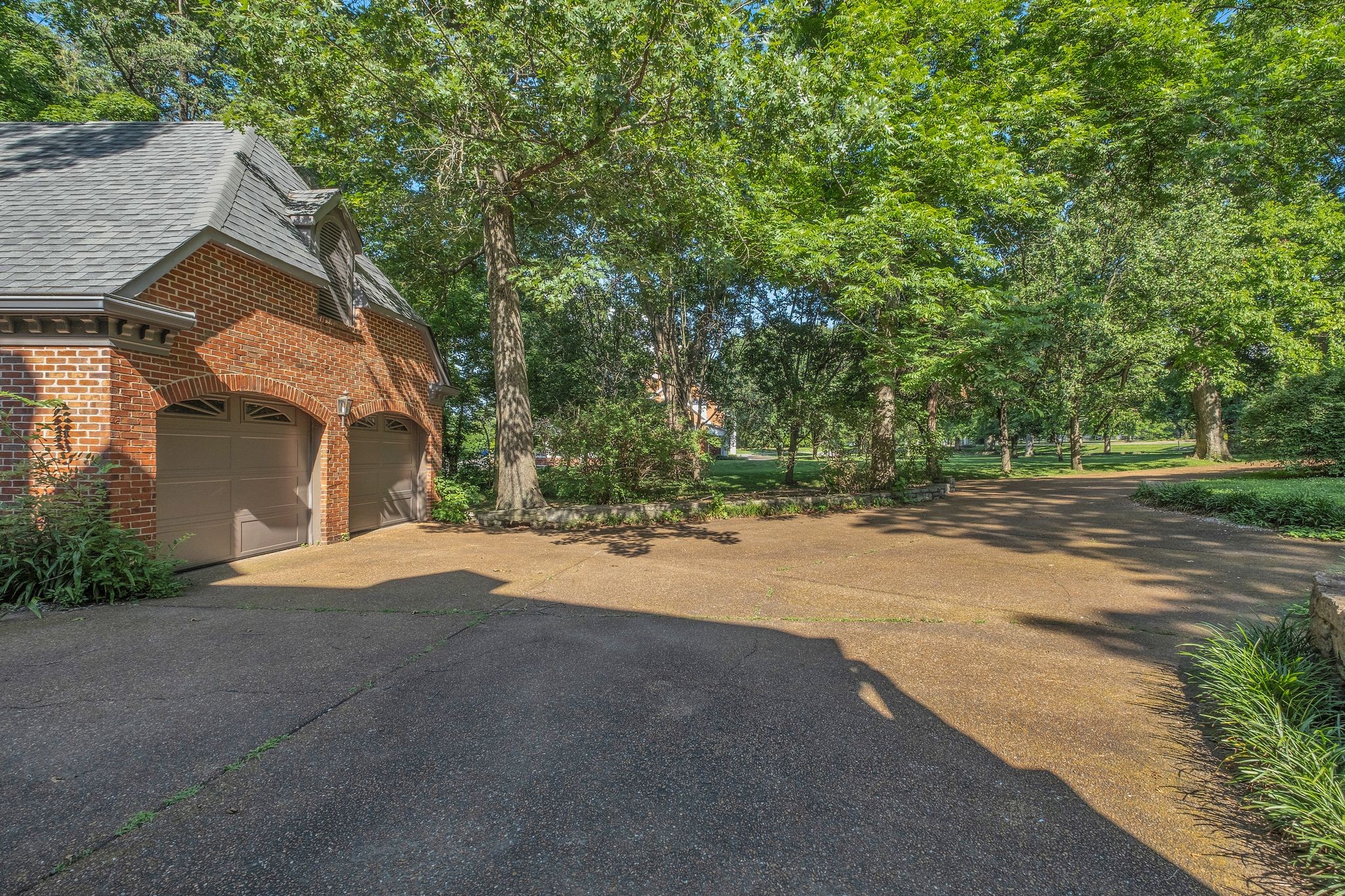 1038 Tyne Blvd