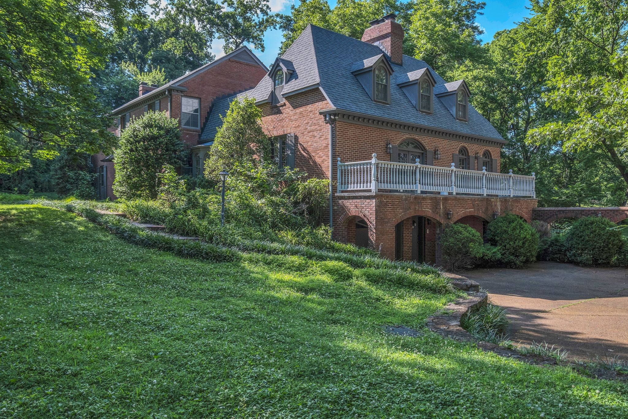 1038 Tyne Blvd