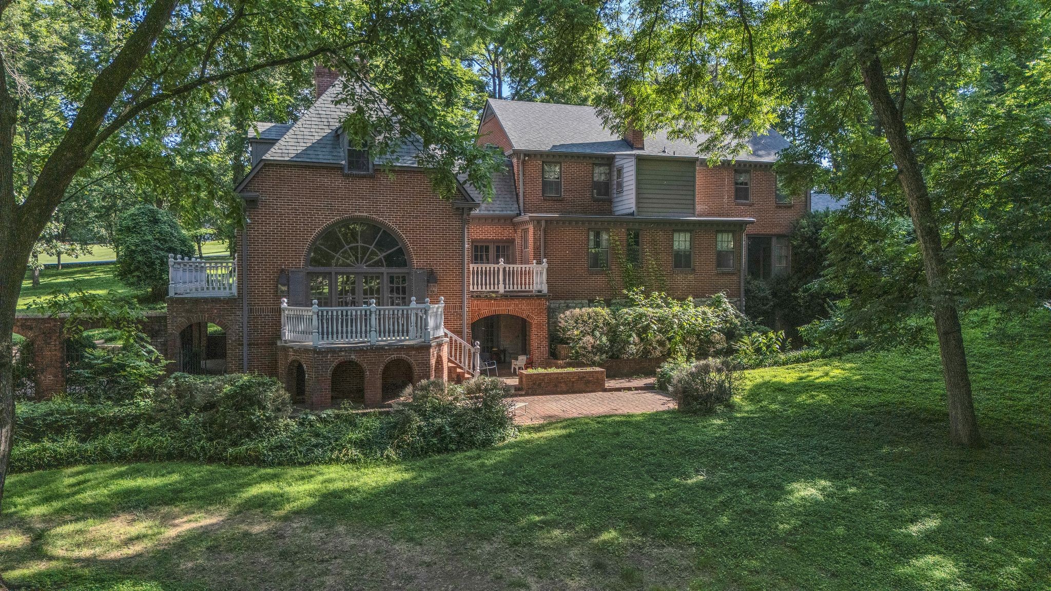 1038 Tyne Blvd