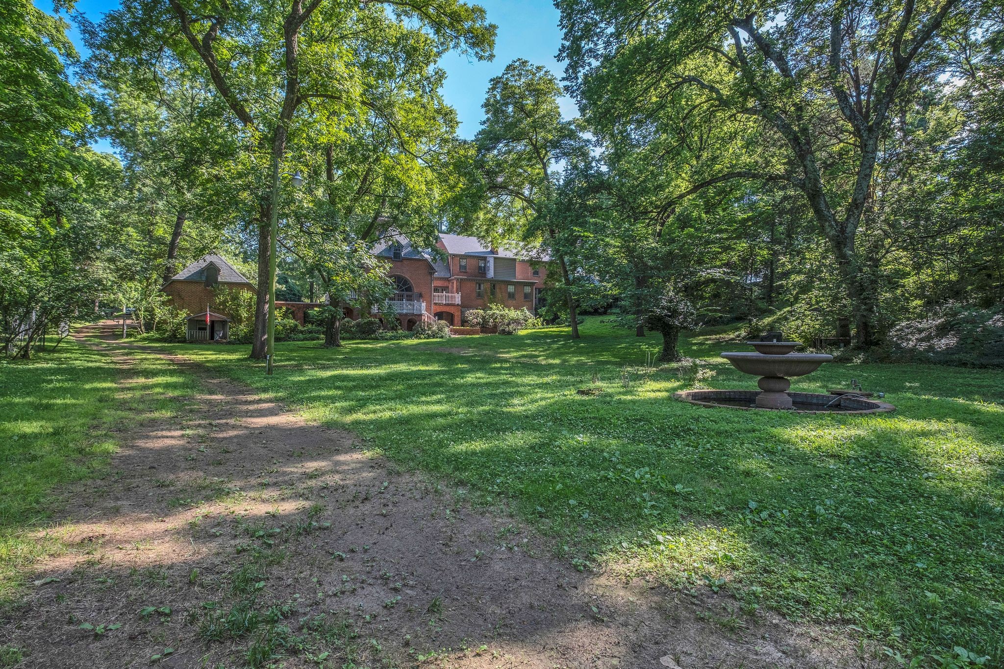 1038 Tyne Blvd