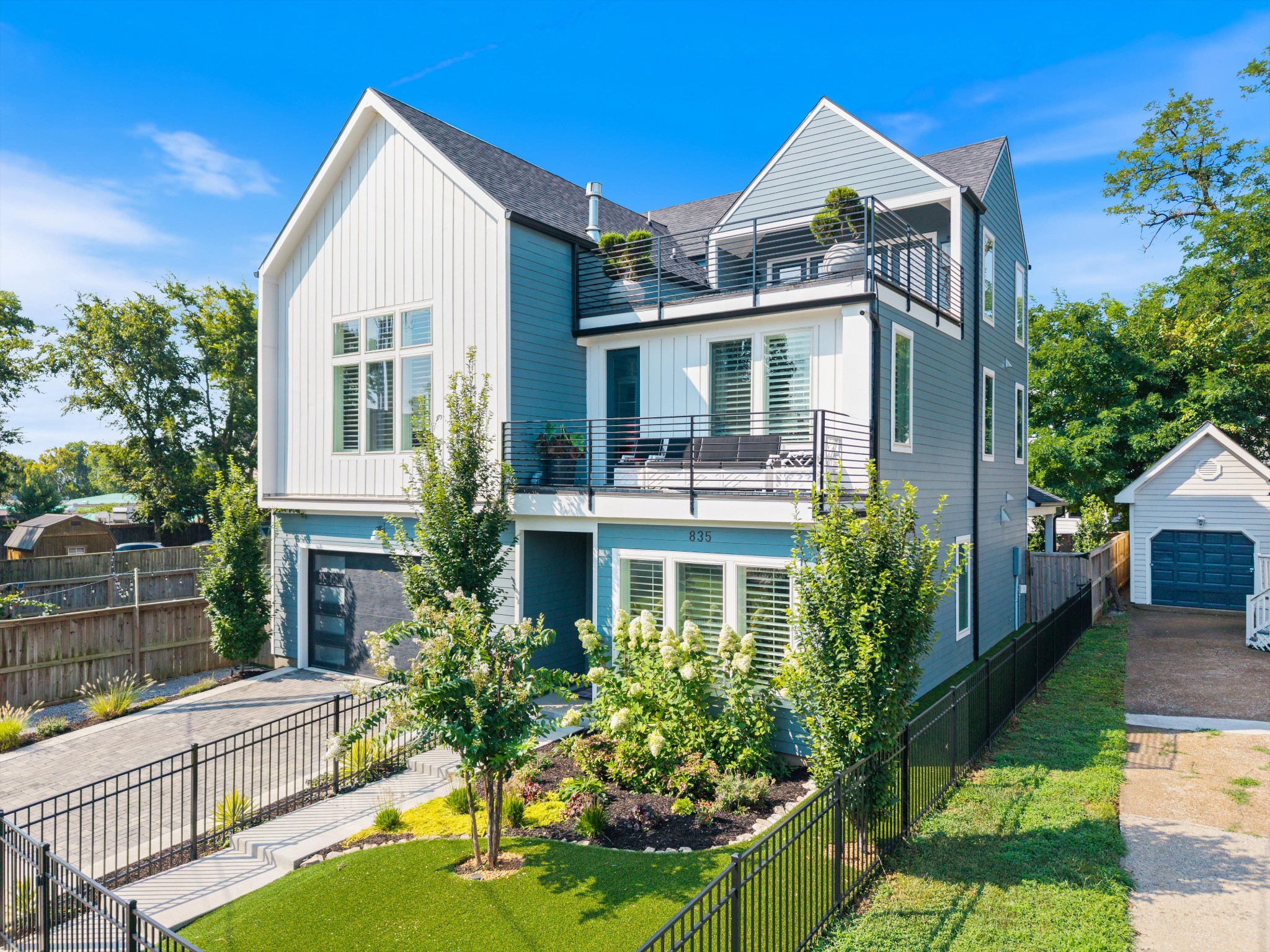 835 W Argyle Ave
