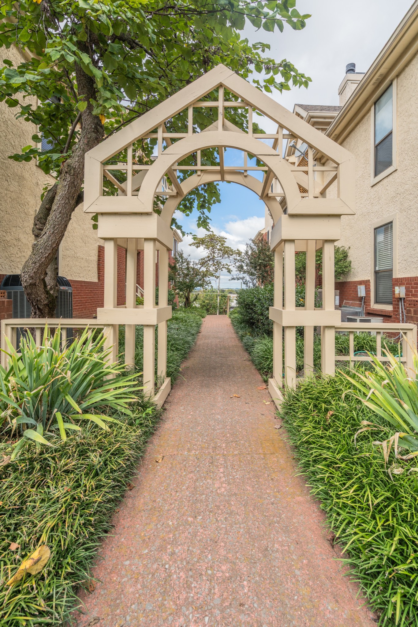 939 Russell St Unit: 16