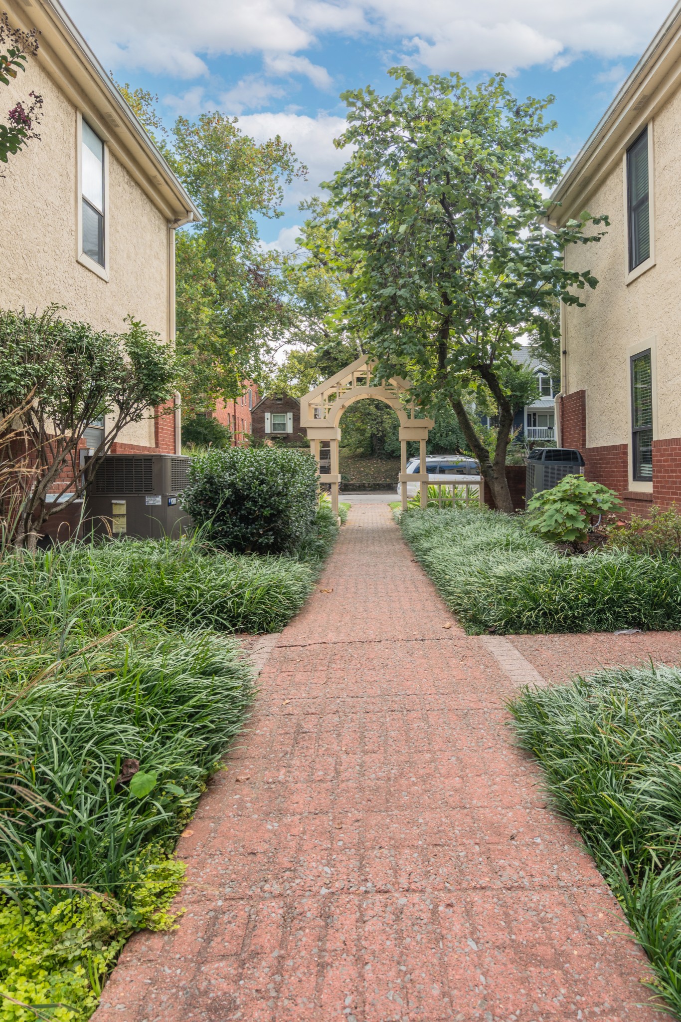 939 Russell St Unit: 16