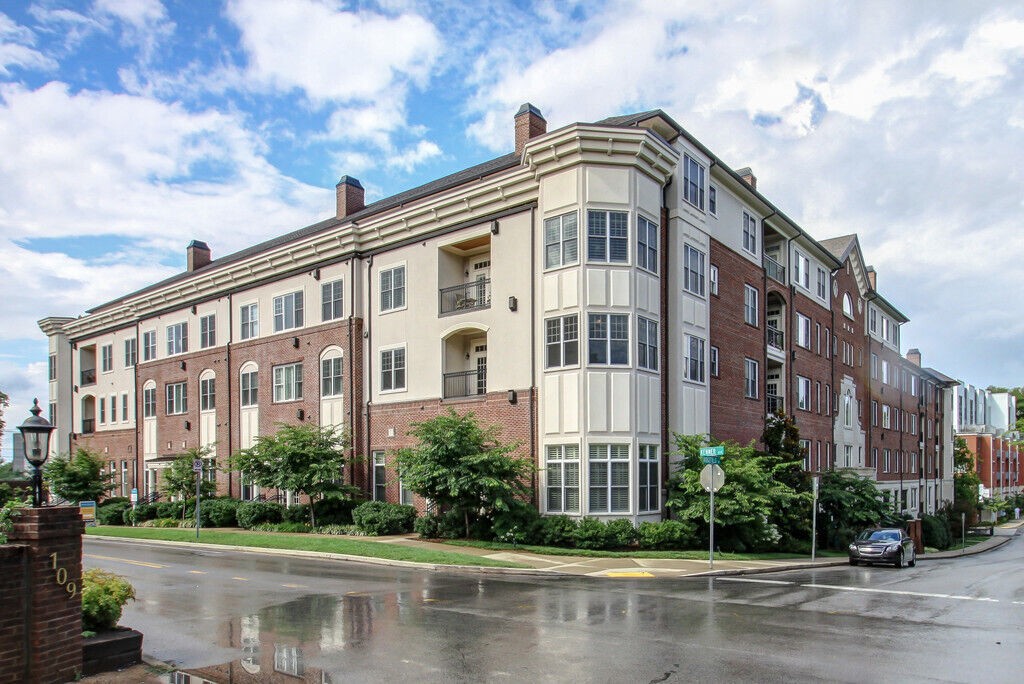 4120 Ridgefield Dr Unit: 200