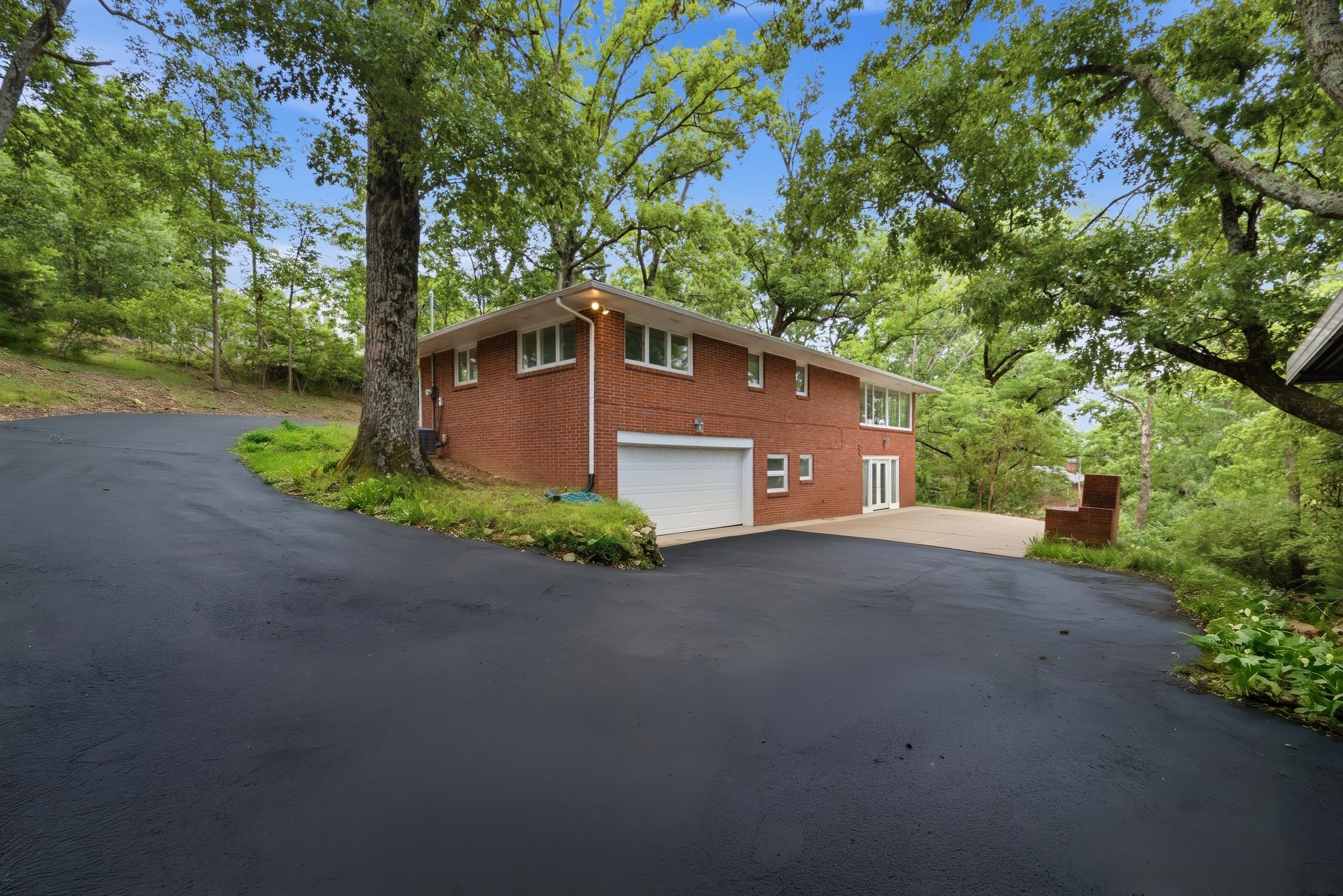 827 Redwood Dr