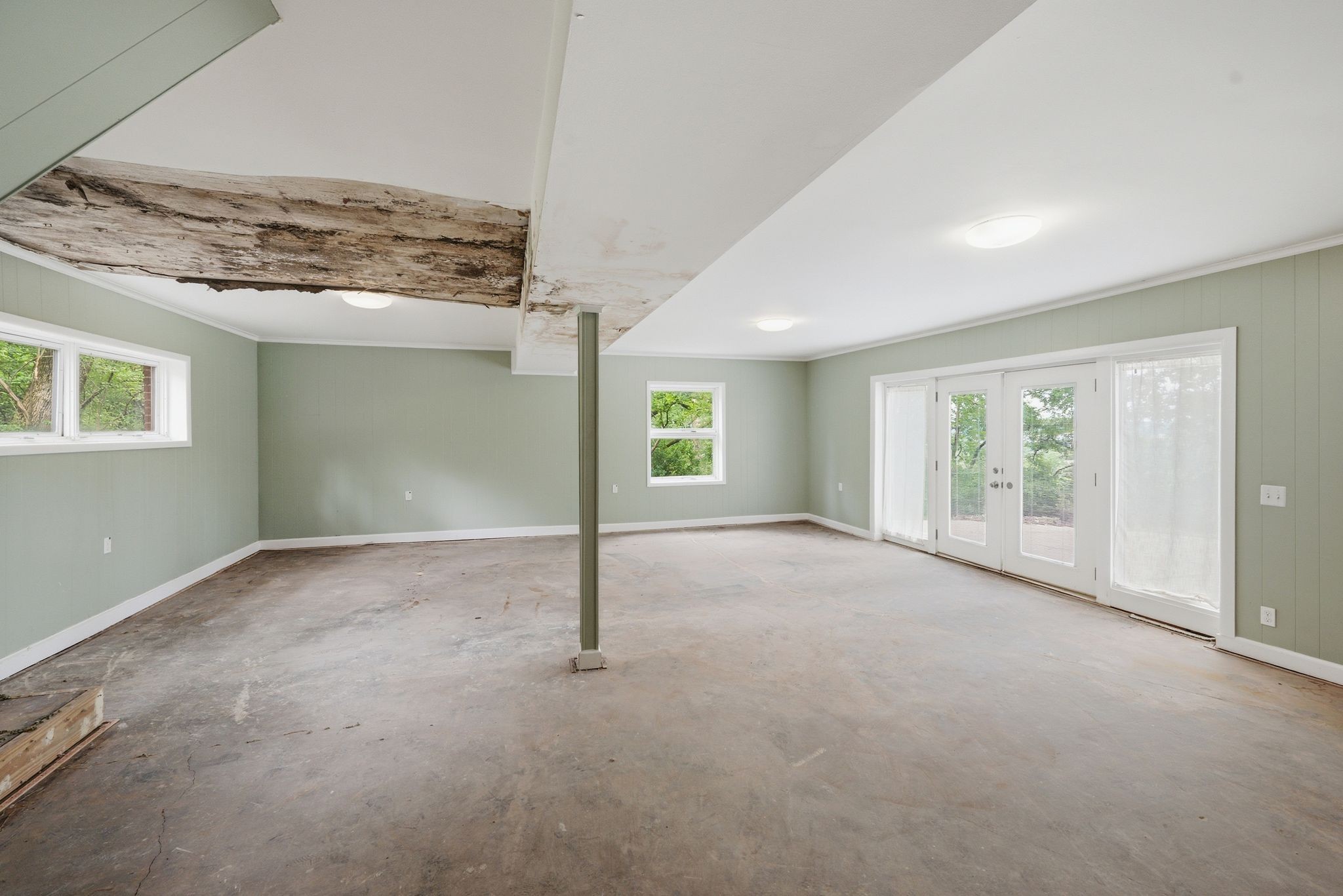 827 Redwood Dr