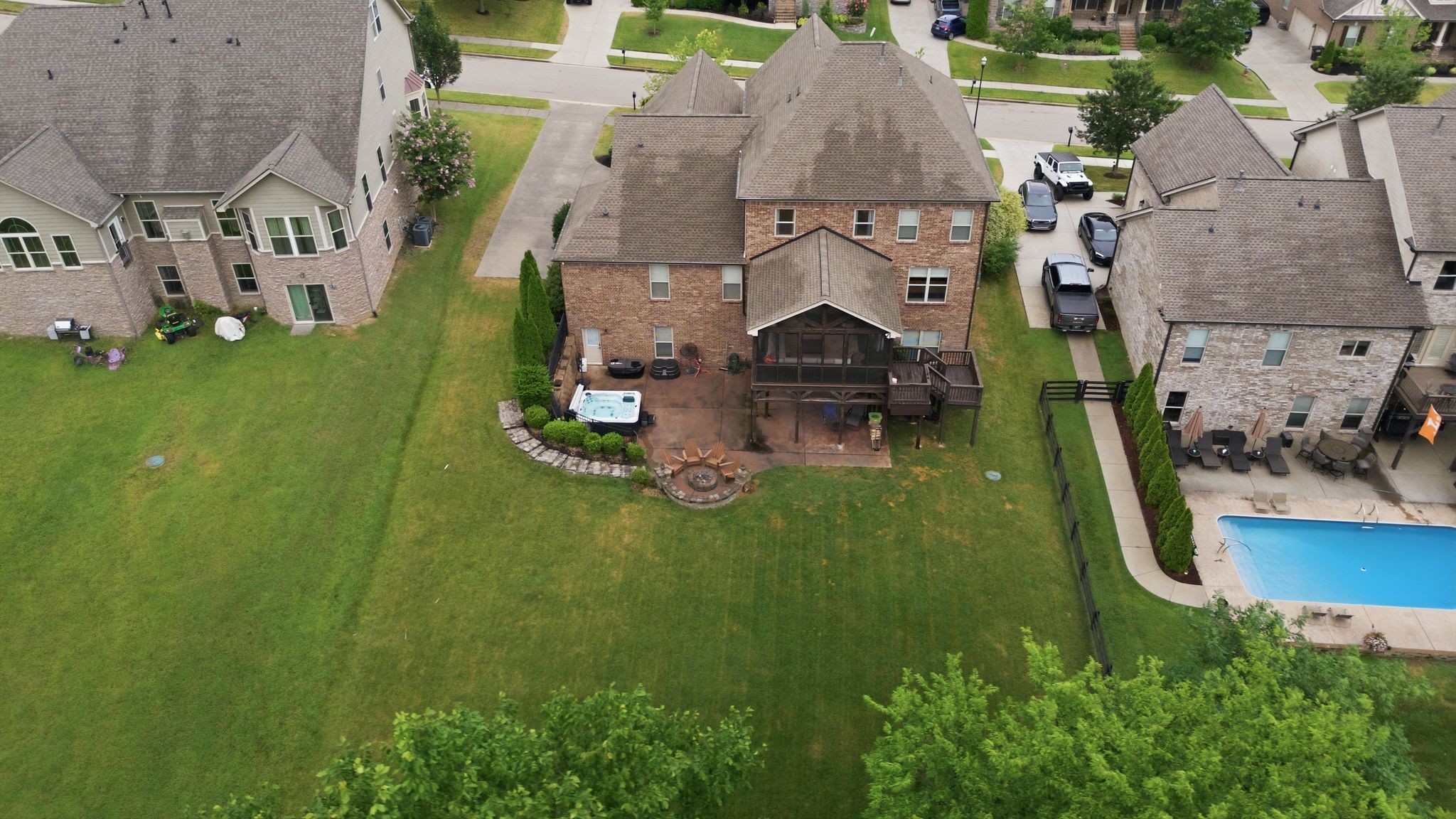 6729 Falls Ridge Ln