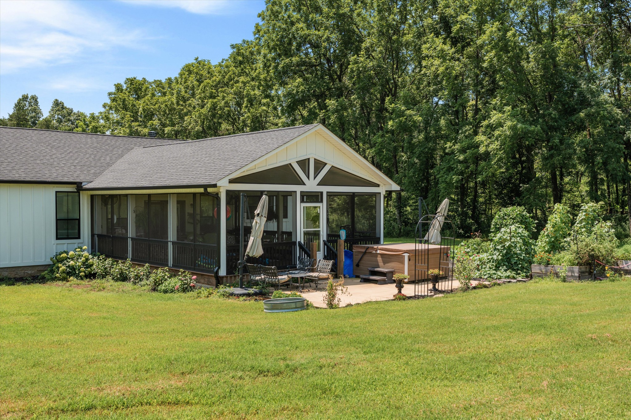 900 Ed Renfroe Cir