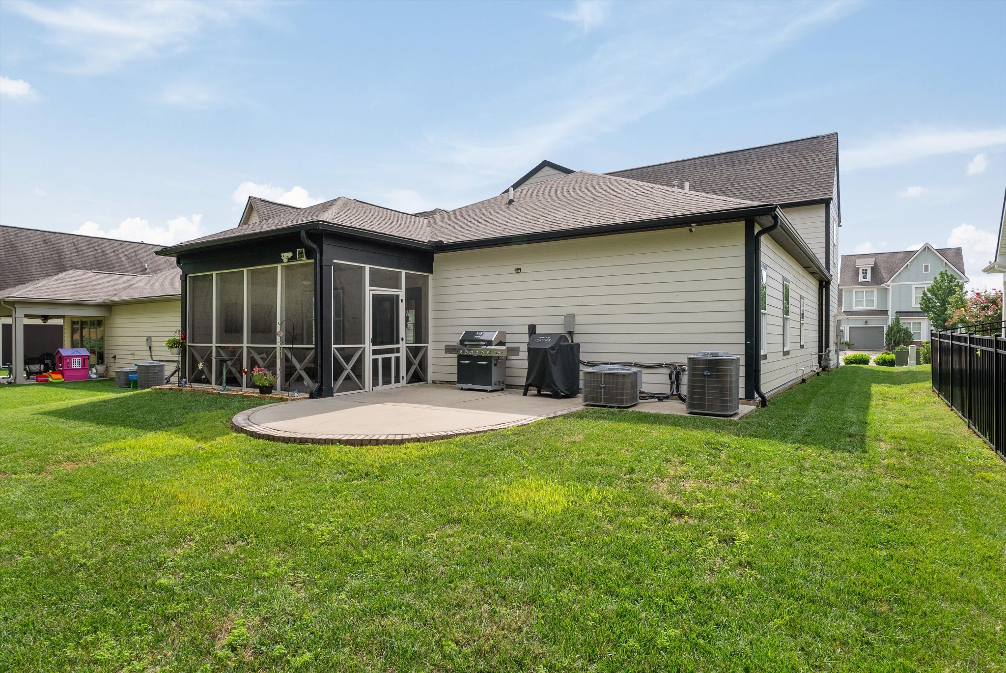 735 Plowson Rd