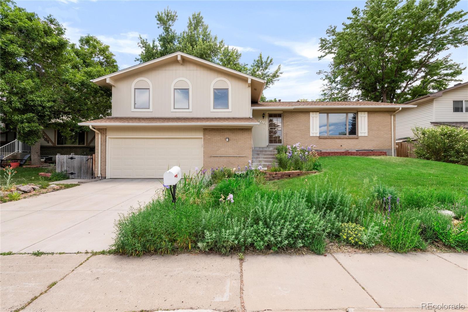 8514 W Center Avenue