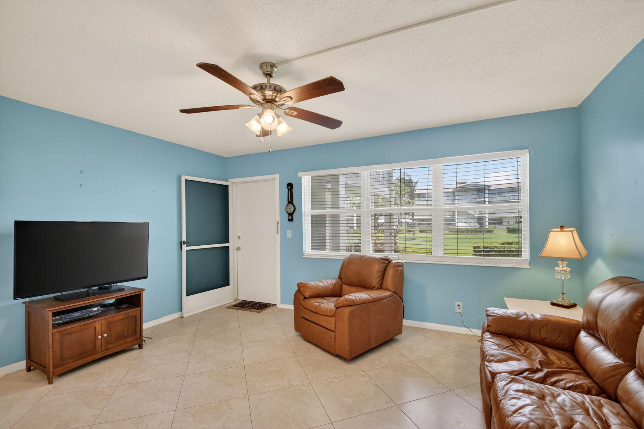 370 Horizon Street E