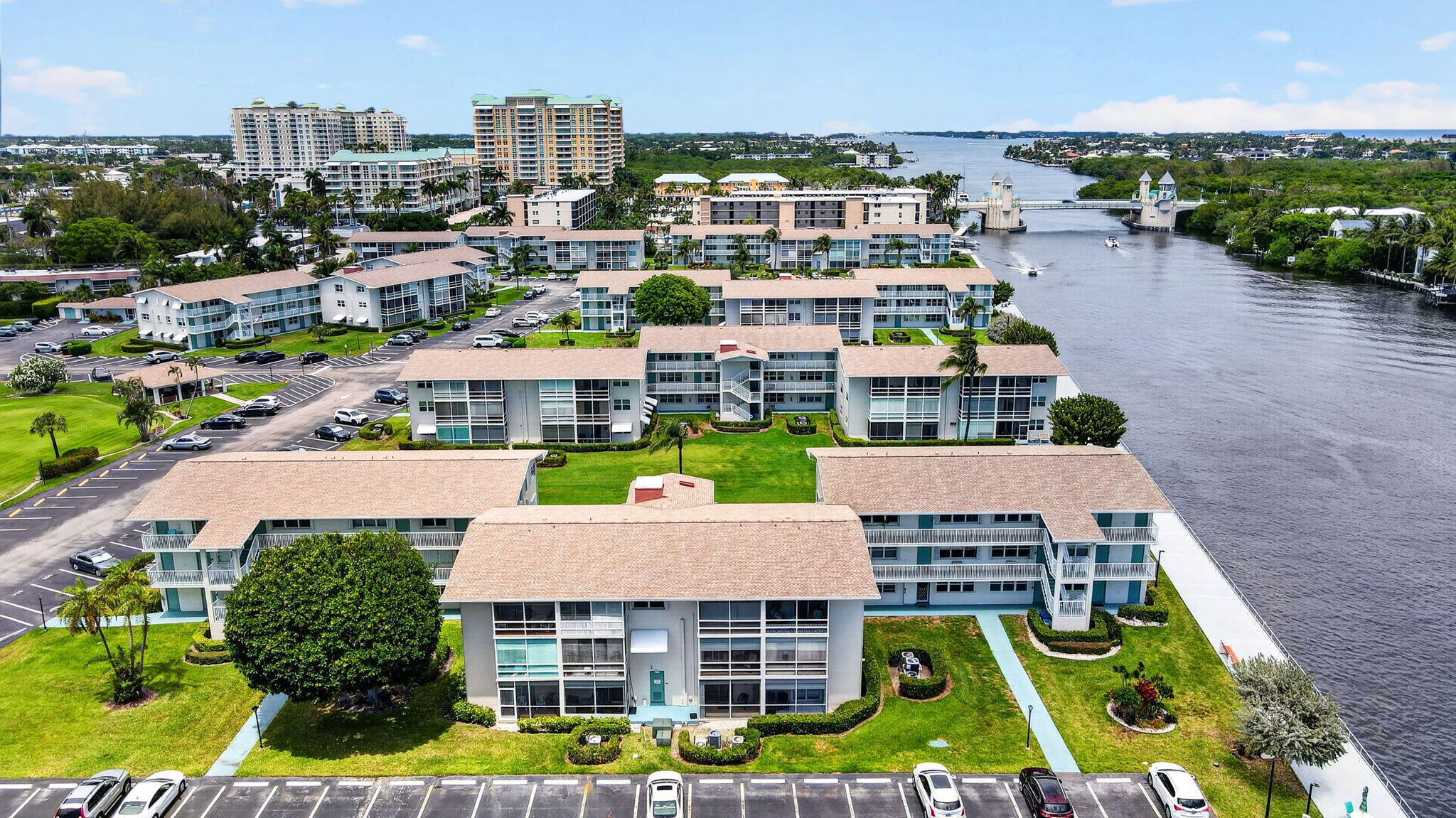 370 Horizon Street E