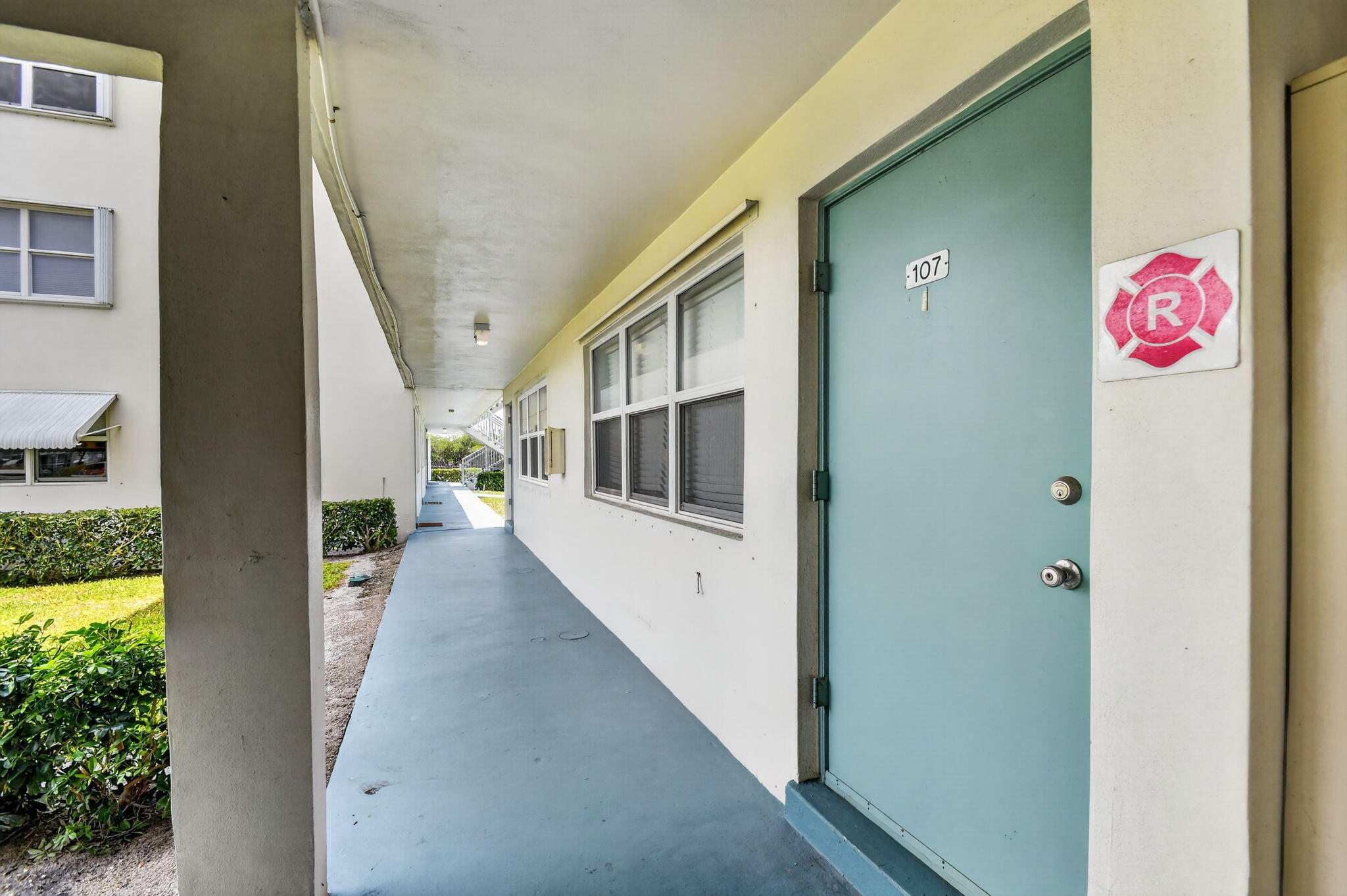 370 Horizon Street E