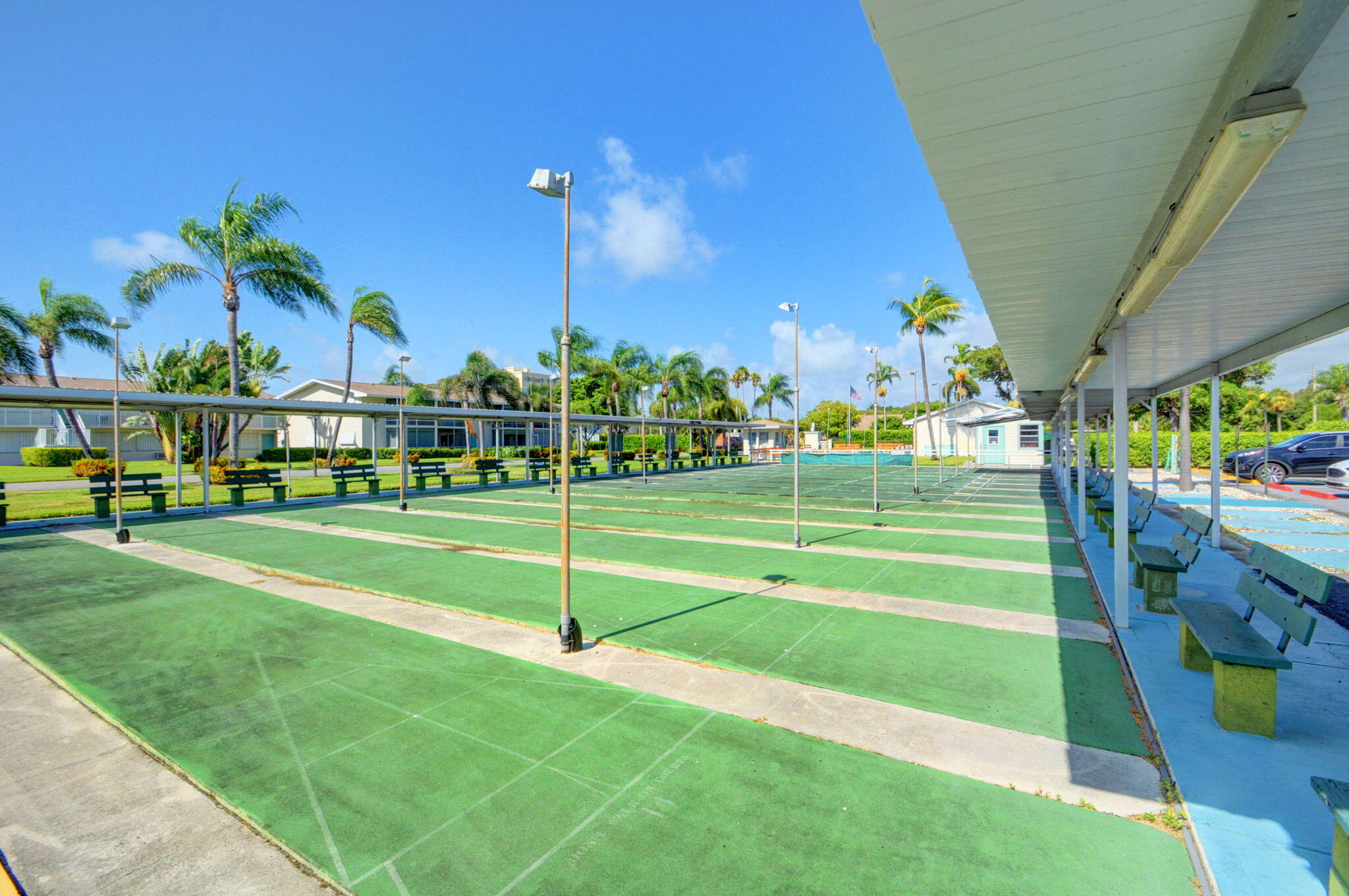 370 Horizon Street E