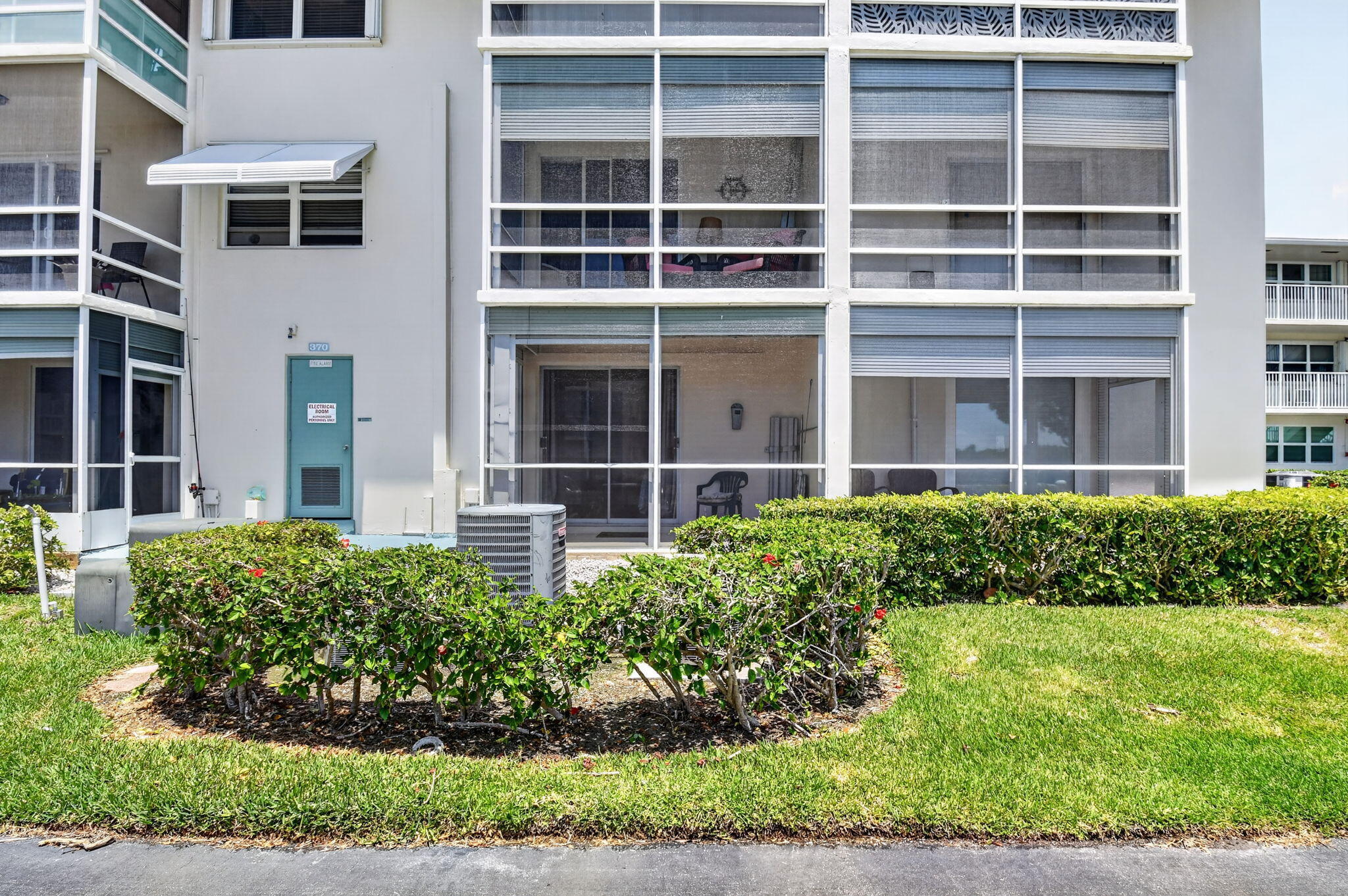 370 Horizon Street E
